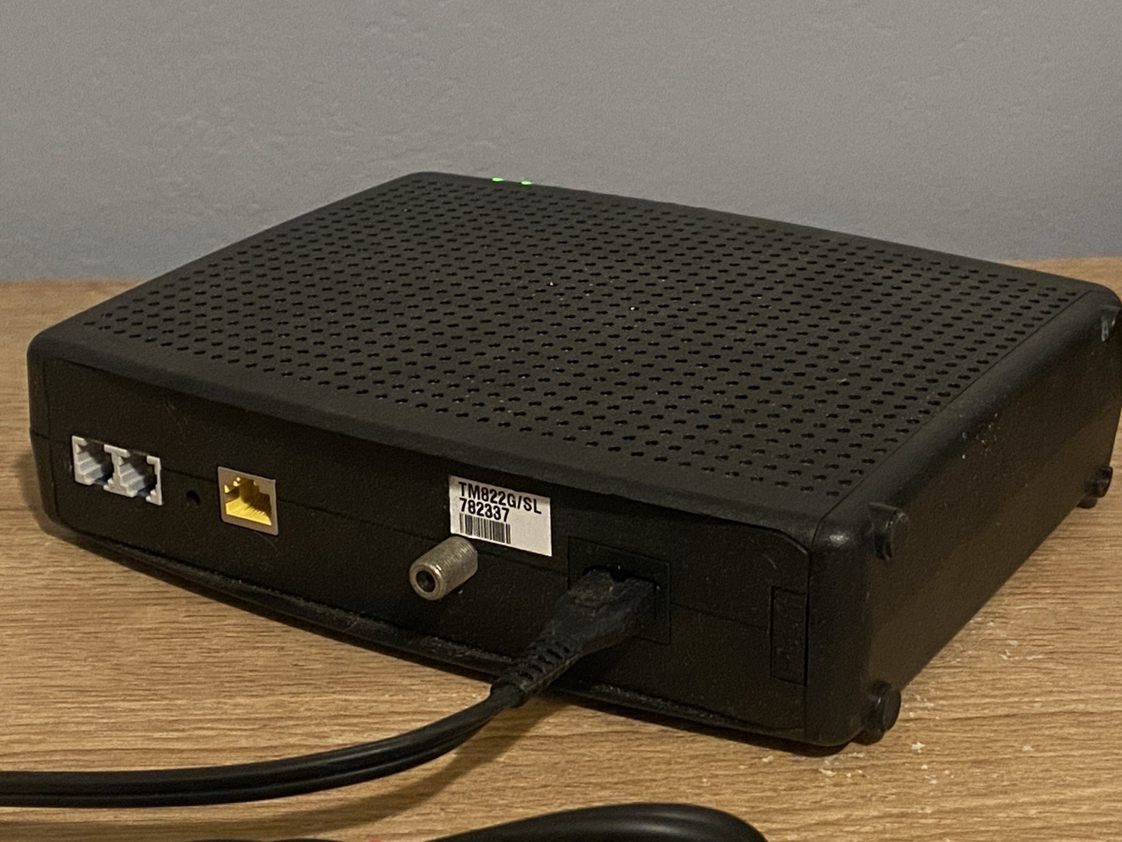 ARRIS Touchstone TM822G DOCSIS 3.0 8×4 Telephony Modem – Black