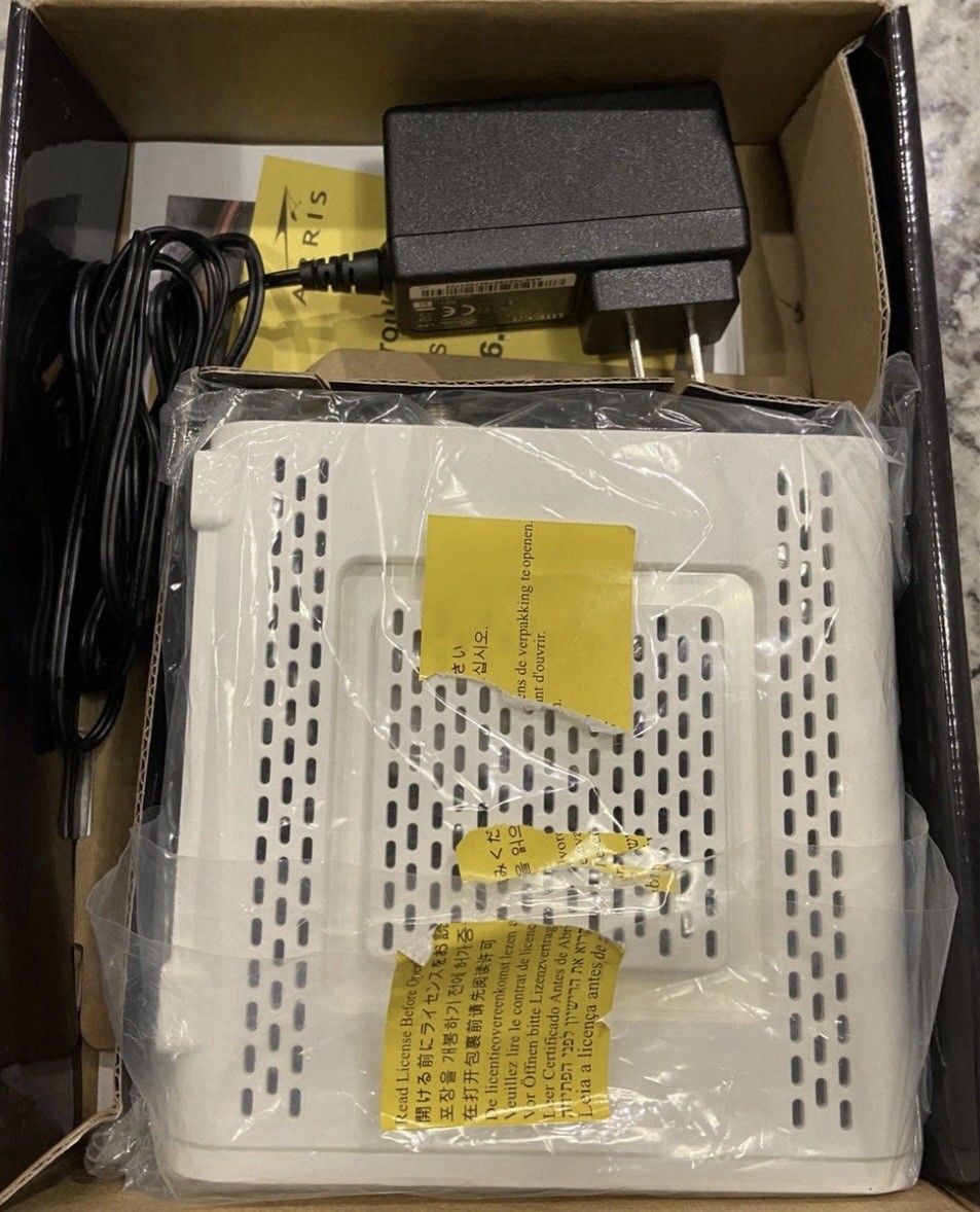 ARRIS Surfboard SB6190-RB DOCSIS 3.0 Cable Modem, White pre owned