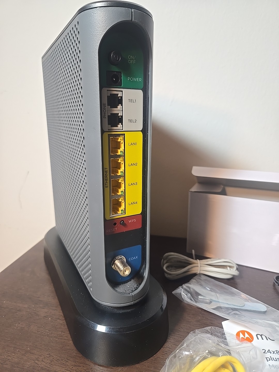 Motorola MT7711 24X8 Cable Modem and AC1900 Dual Band Wi-Fi Gigabit Router 2…