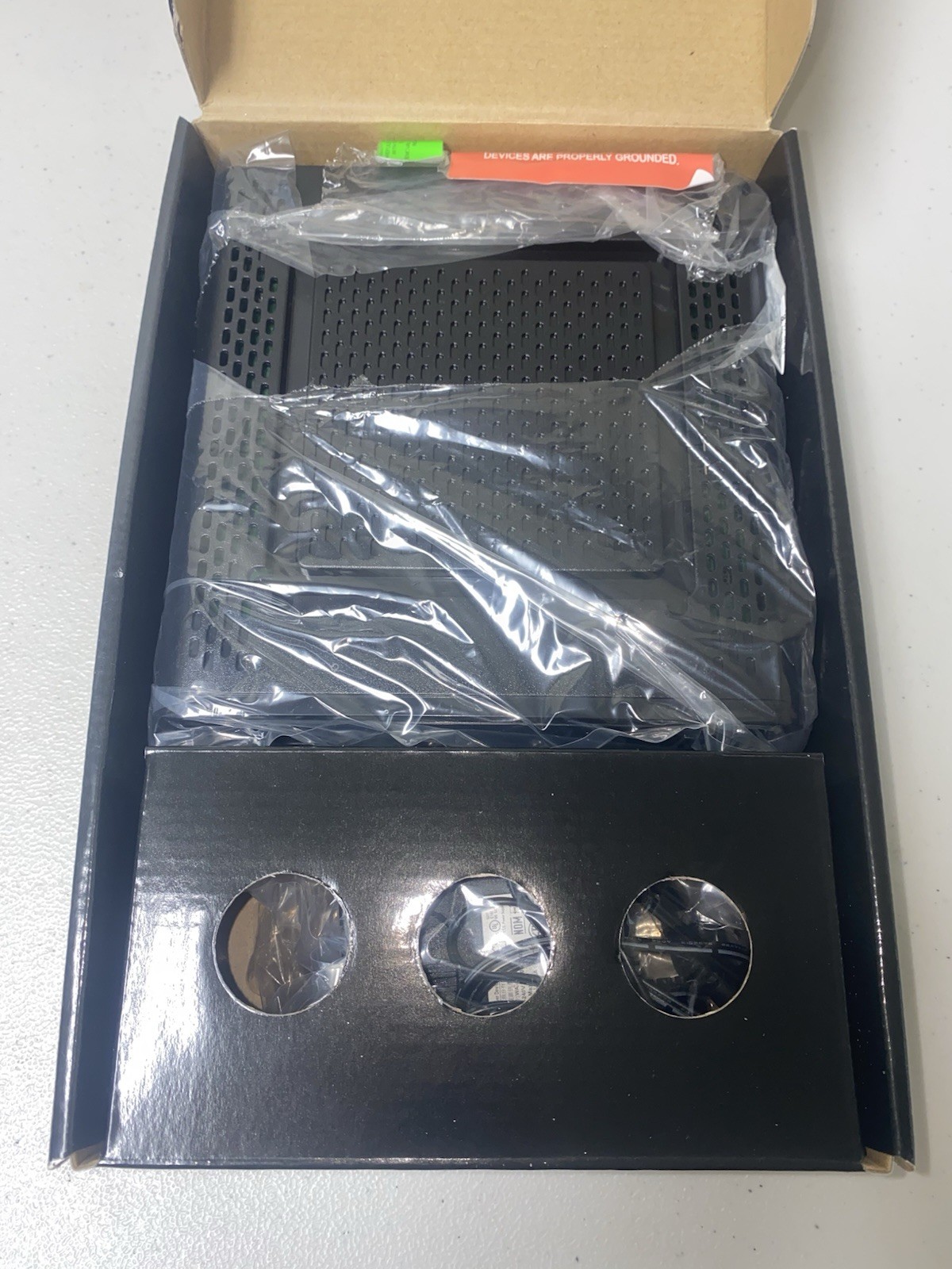 Motorola ARRIS SURFboard SBG6580 DOCSIS 3.0 Cable Modem and Wi-Fi Router N300