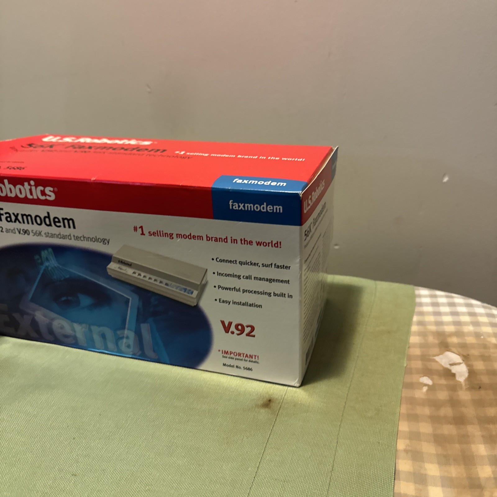 USRobotics Model 0701 Faxmodem V.90 56K Standard and x2 Technology Compatible
