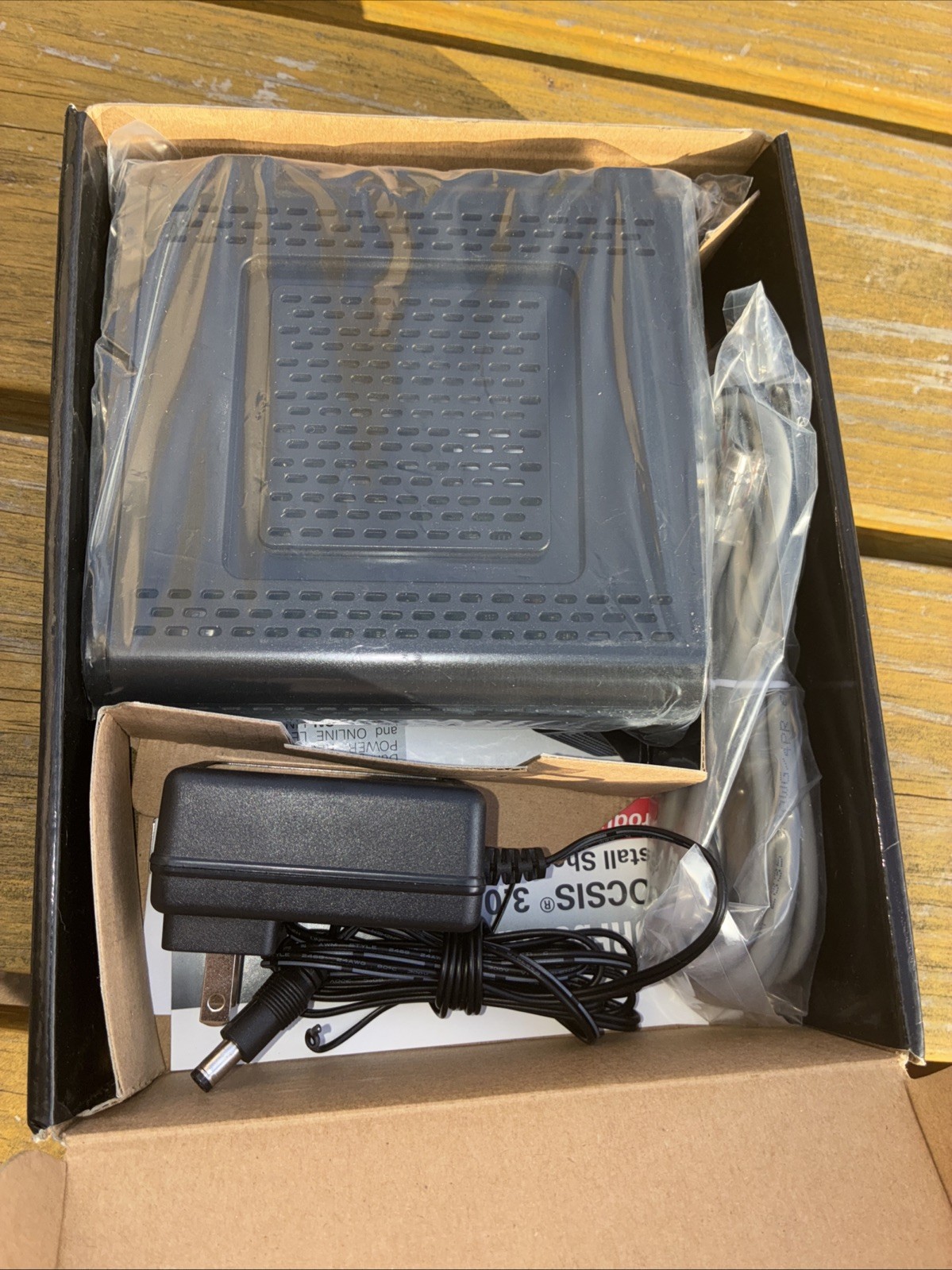 Motorola Arris SURFboard Model SB6121 DOCSIS 3.0 Cable Modem, P/N: 575319-019-00
