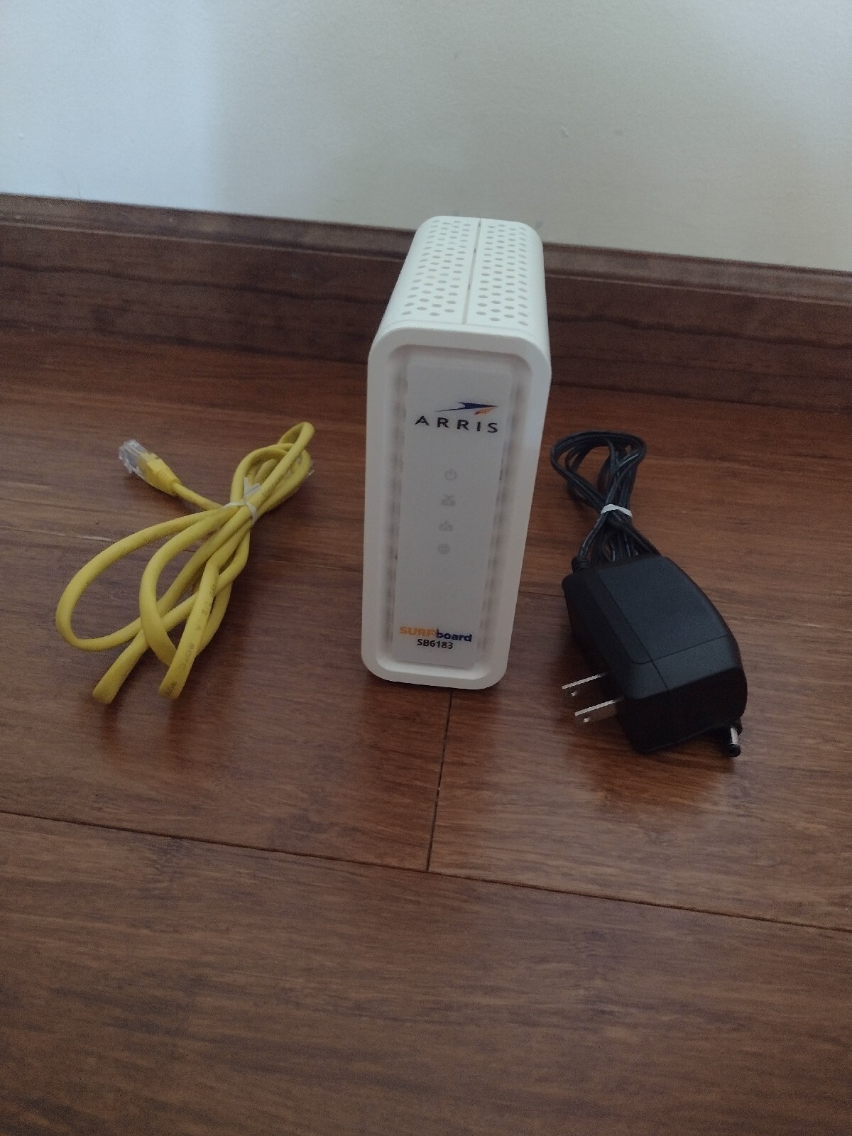Arris SB6183 Surfboard Docsis 3.0 686 Mbps Cable 16X4 Channels Modem W/ Cords