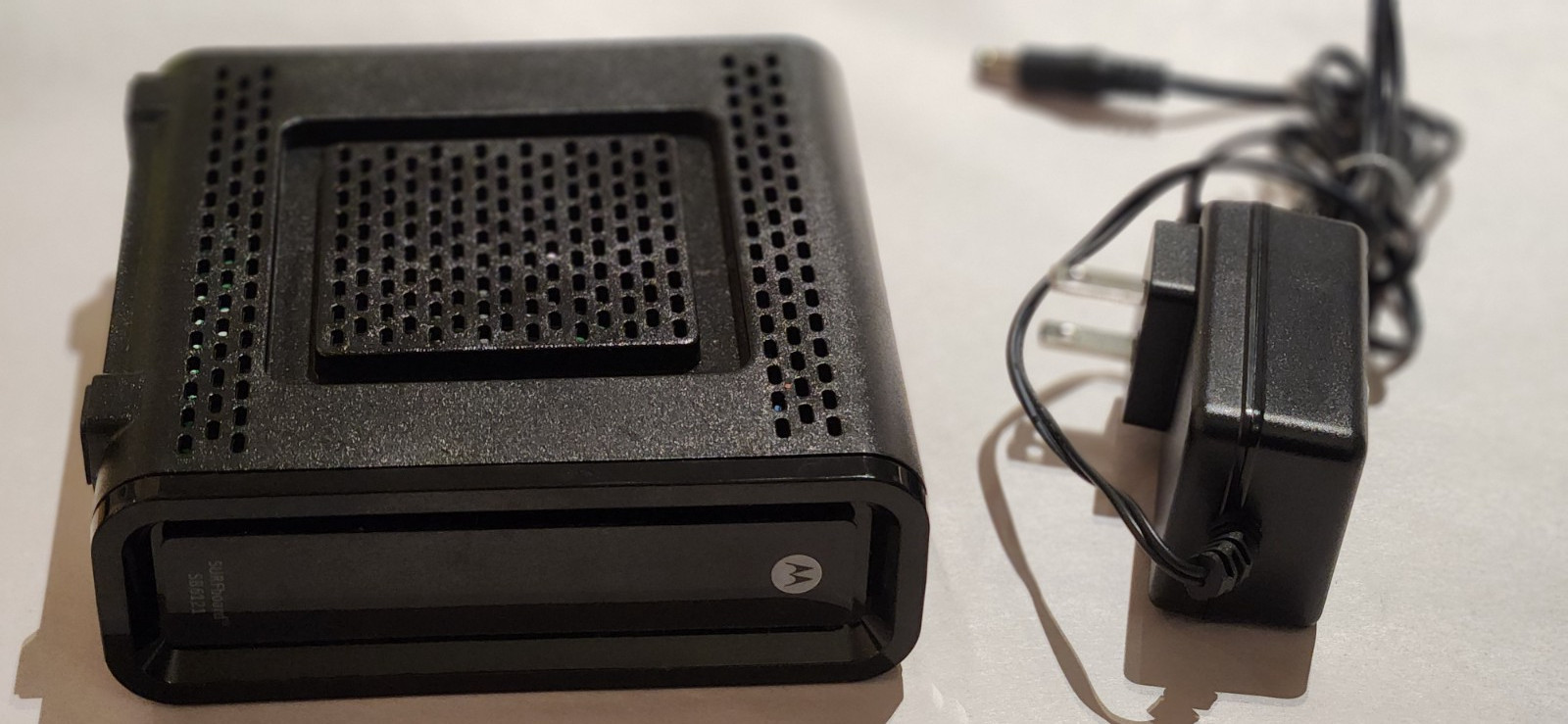 Motorola Surfboard SB6141 DOCSIS 3.0 High-Speed Cable Modem