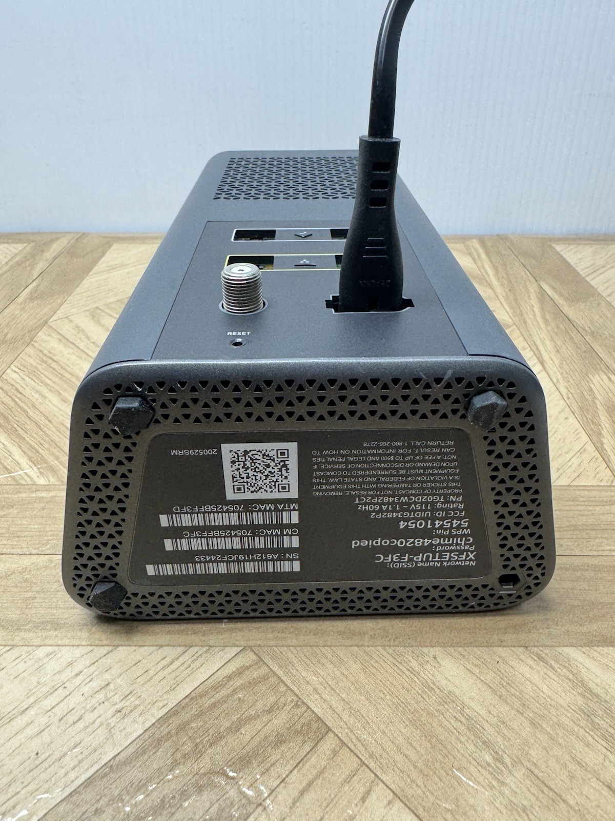 Xfinity Modem (Lightly Used) TG02DCW3482P2CT