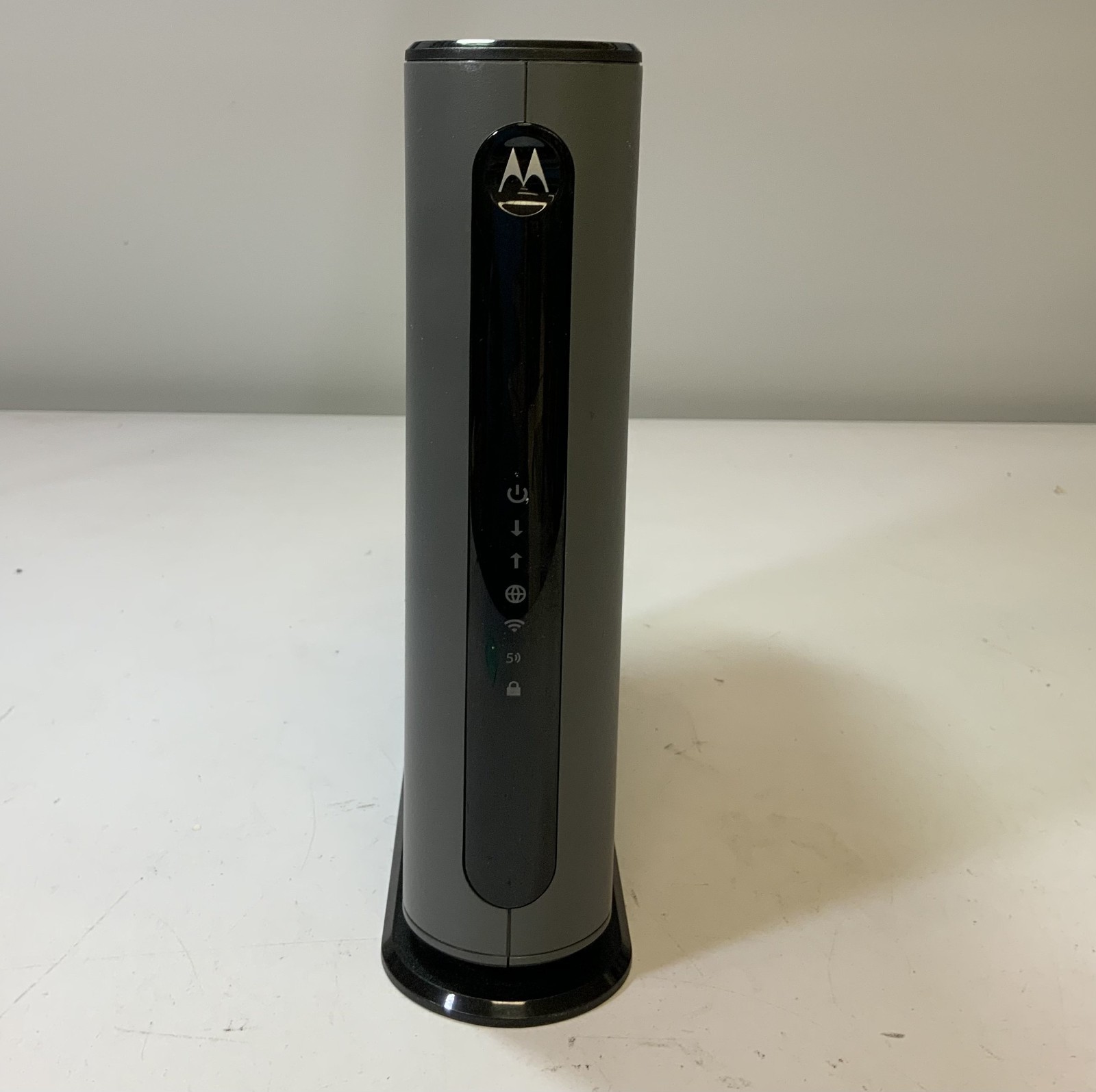 Motorola MG7550 Dual-Band 16×4 DOCSIS 3.0 Cable Modem plus AC1900 Router, E3C