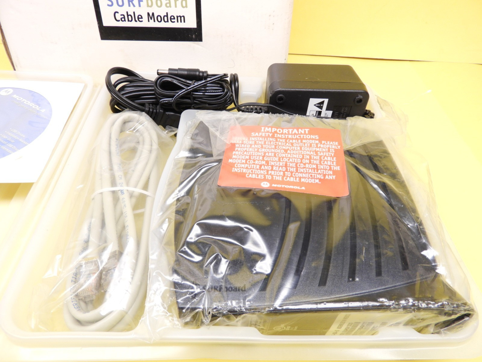 MOTORLA MODEL SB5120 SURFBOARD INTERNET CABLE MODEM COMCAST XFINITY 2002 BOXED