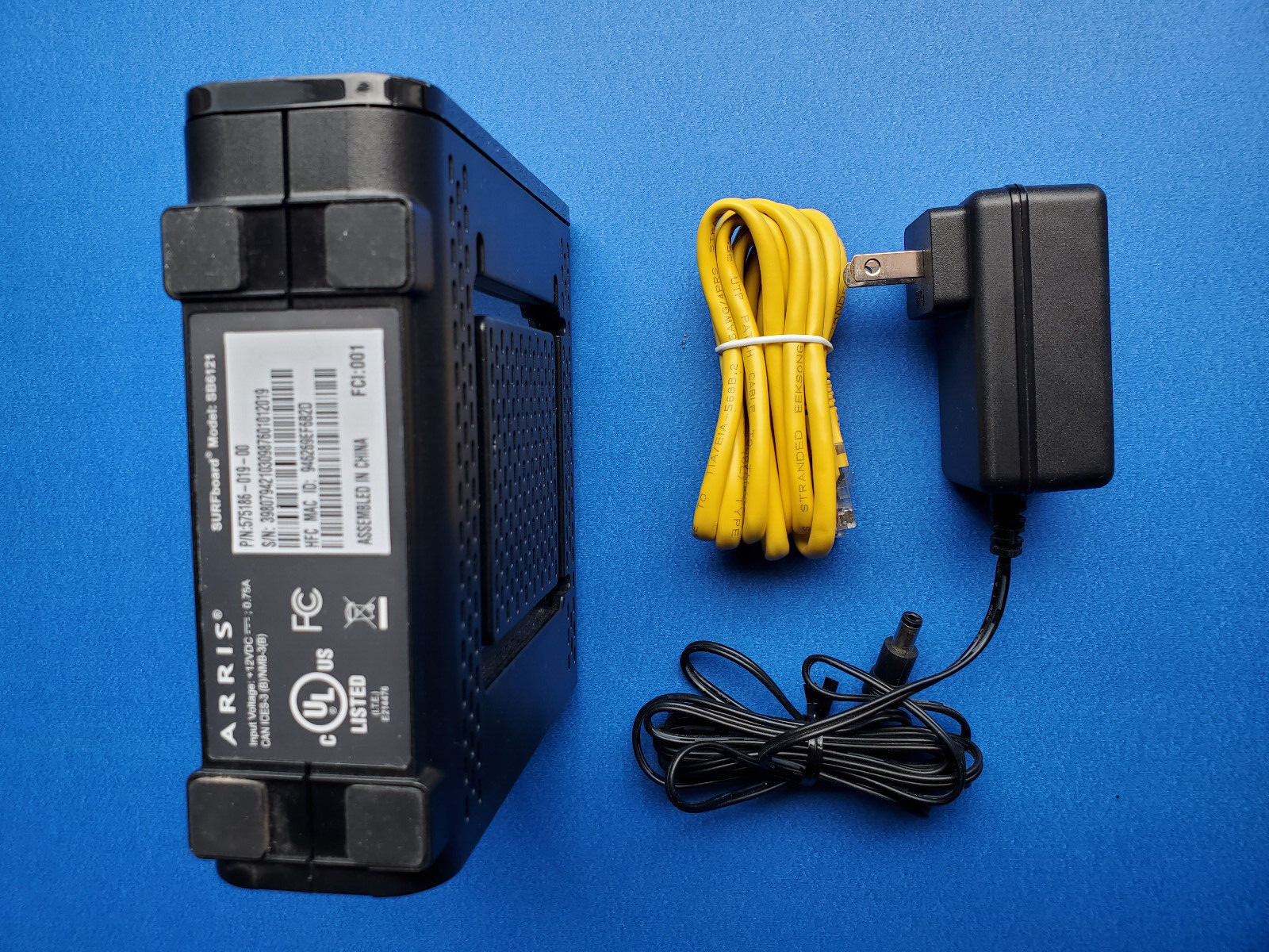 Arris SURFboard SB6121 – Cable Modem – Used with/ Power Adapter & Ethernet cable