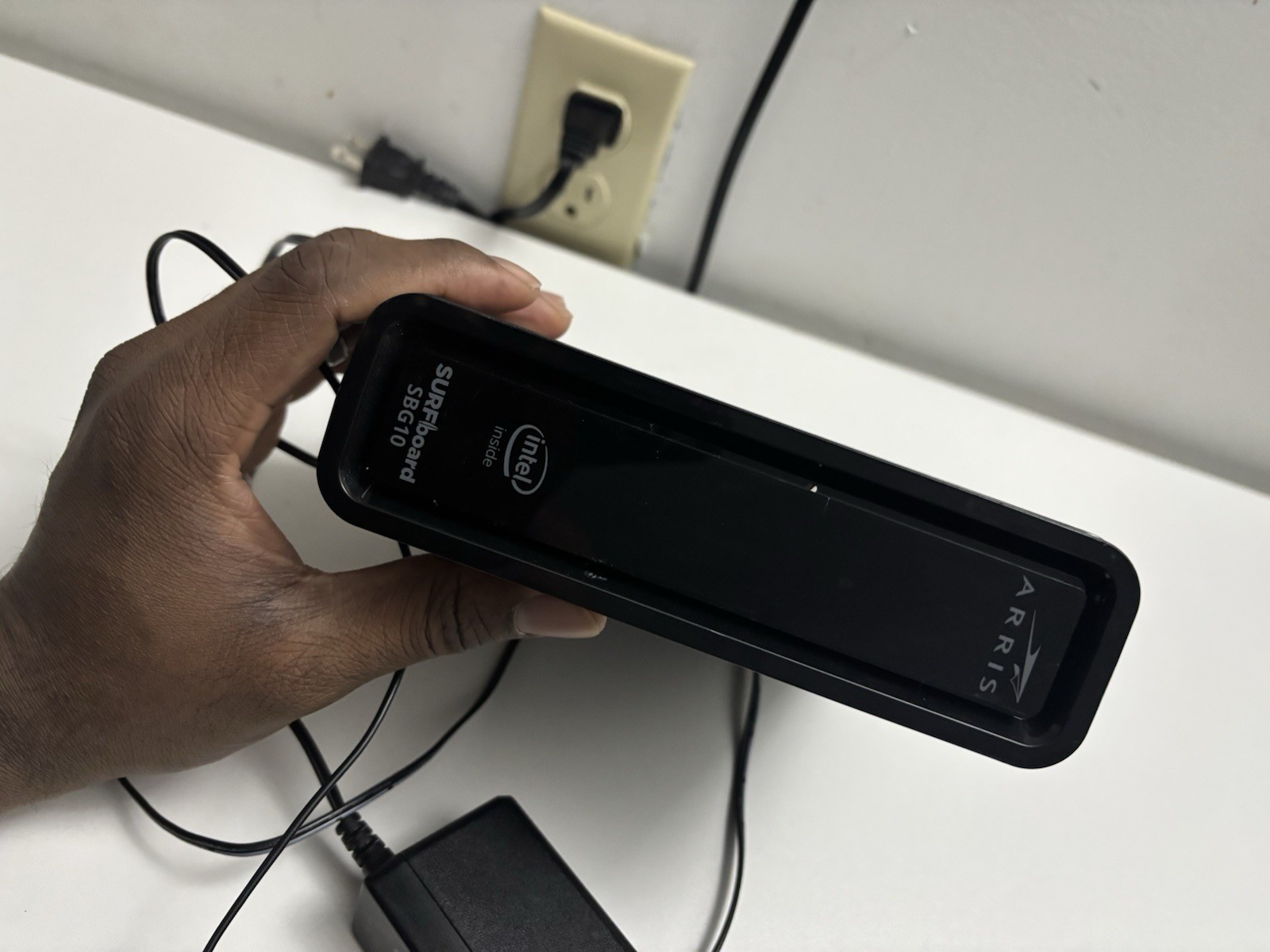 ARRIS SBG10 Cable Modem Router Combo Fast DOCSIS 3.0 16 x 4 Gigabit & AC1600WiFi