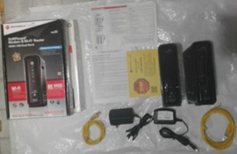 LOT of 2 Motorola SURFboard eXtreme Wireless Cable Modem/Router SBG6580 300 Mbp