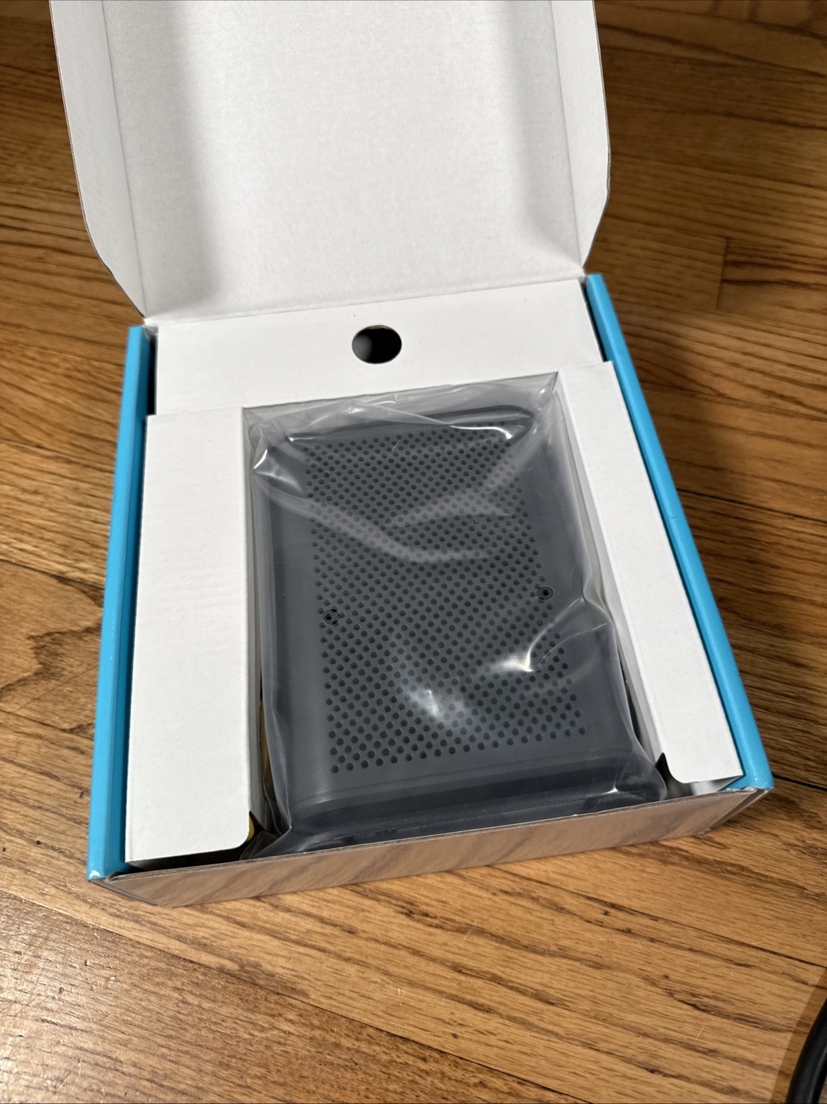 NEW Motorola 8×4 Cable Modem Model MB7220 OPEN BOx