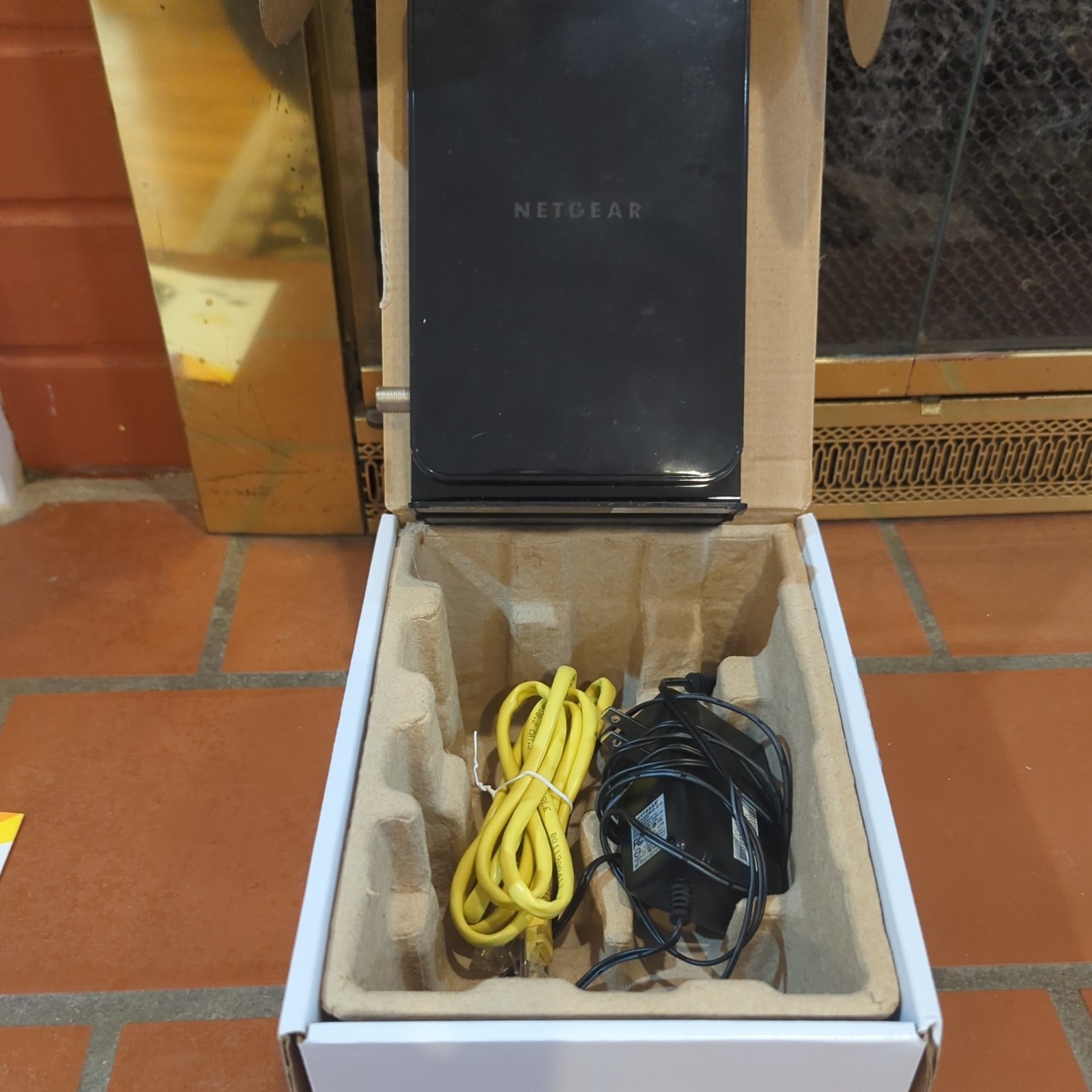 NETGEAR CM500V High Speed Cable Modem 680Mbps DOCSIS 3.0 Voice New