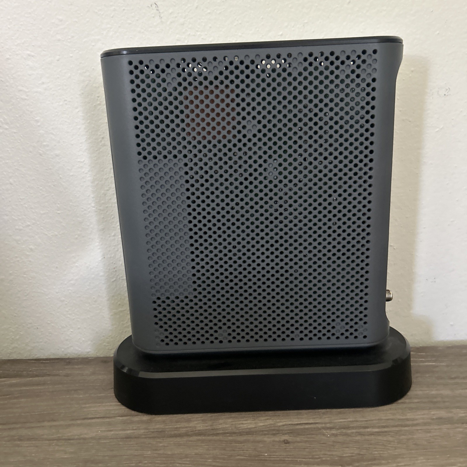 Motorola 24×8 Cable Modem + AC1900 WiFi Router + 2 Phone Line — EXCELLENT SHAPE