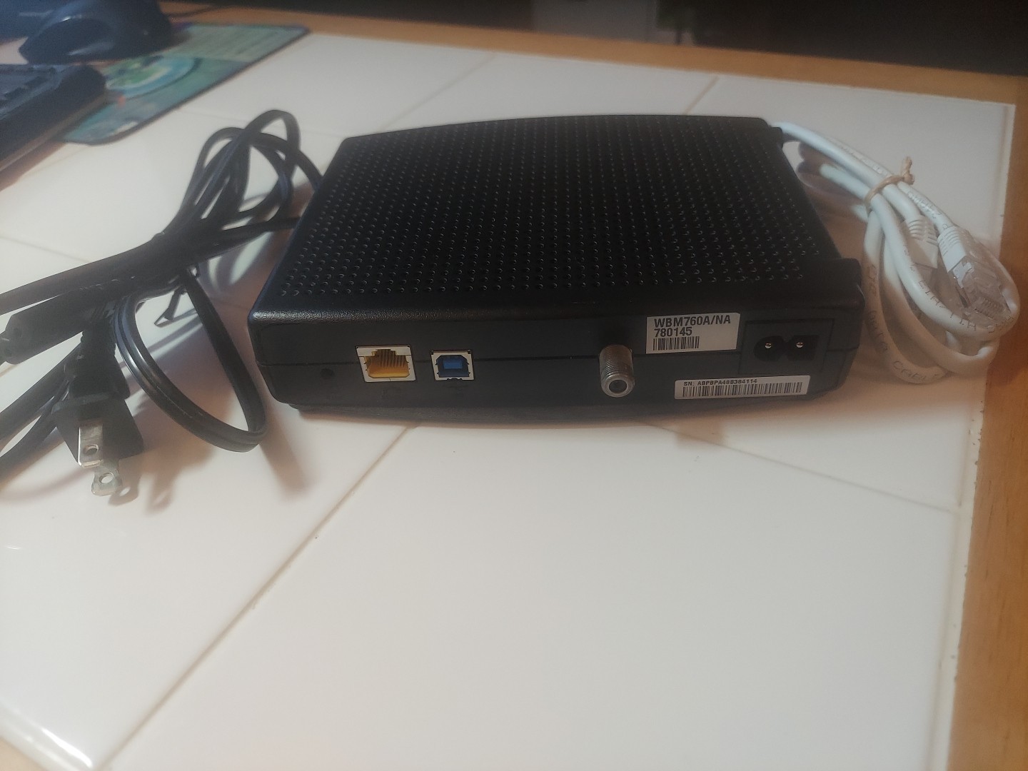 ARRIS Touchstone WBM760A (780145) 163.84 Mbps D 3.0 W/ Power & Ethernet Cables