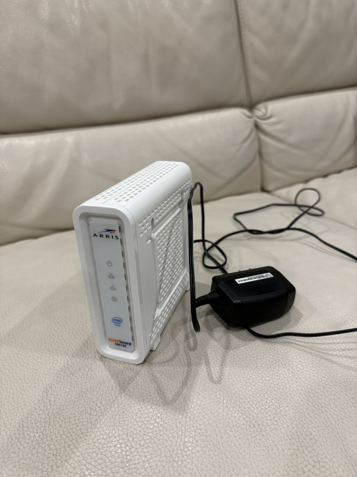 ARRIS Surfboard SB6190 Cable Modem White Up to 1 Gbps 32×8 Channels