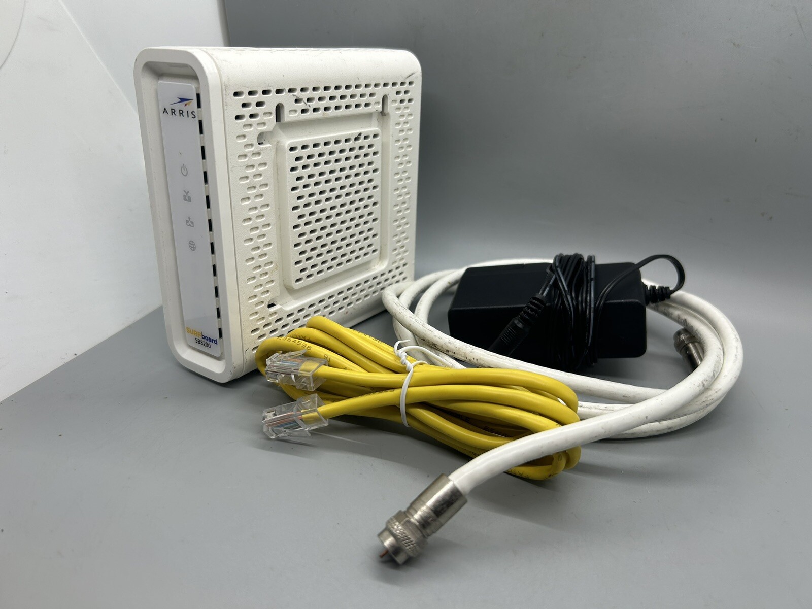 ARRIS SURFboard SB8200 DOCSIS 3.1 10 Gbps Cable Modem, with Power Cord