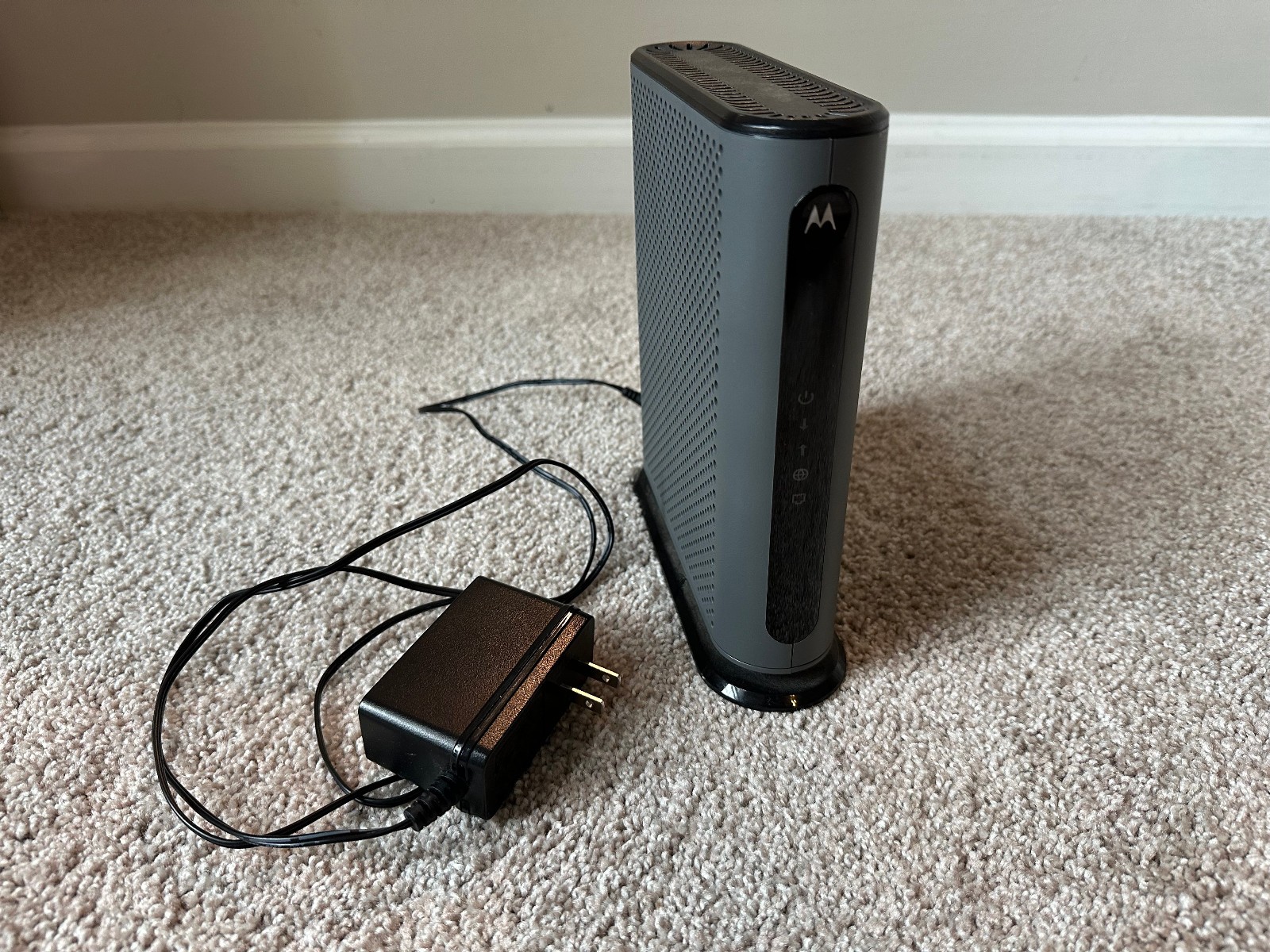 Motorola MB7621 DOCSIS 3.0 Cable Modem – 24×8 Gigabit – 1 GBs – Tested – Black