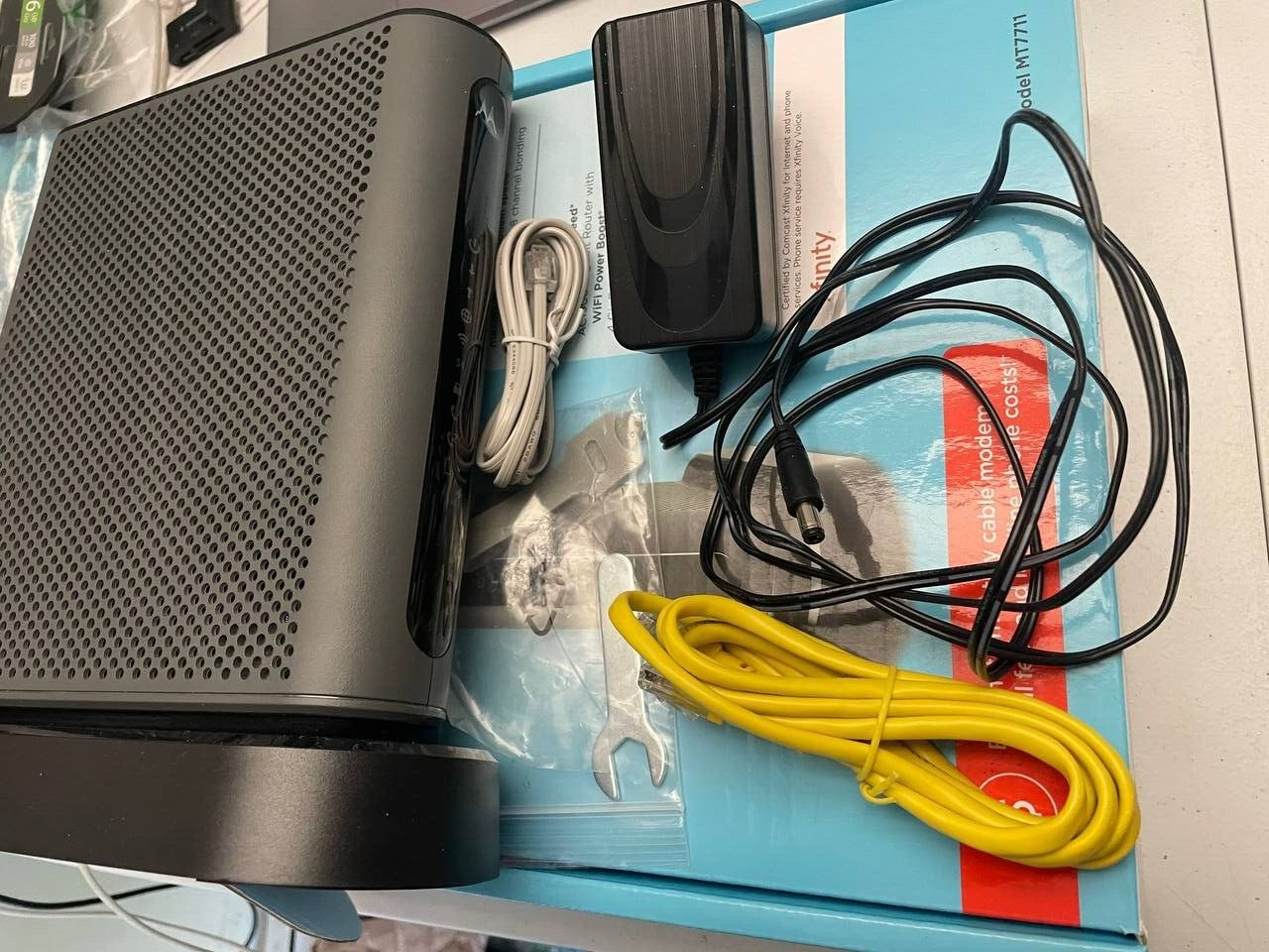 Motorola MT7711 24×8 Modem Router Two Phone Ports DOCSIS 3.0 AC1900 Dual Band