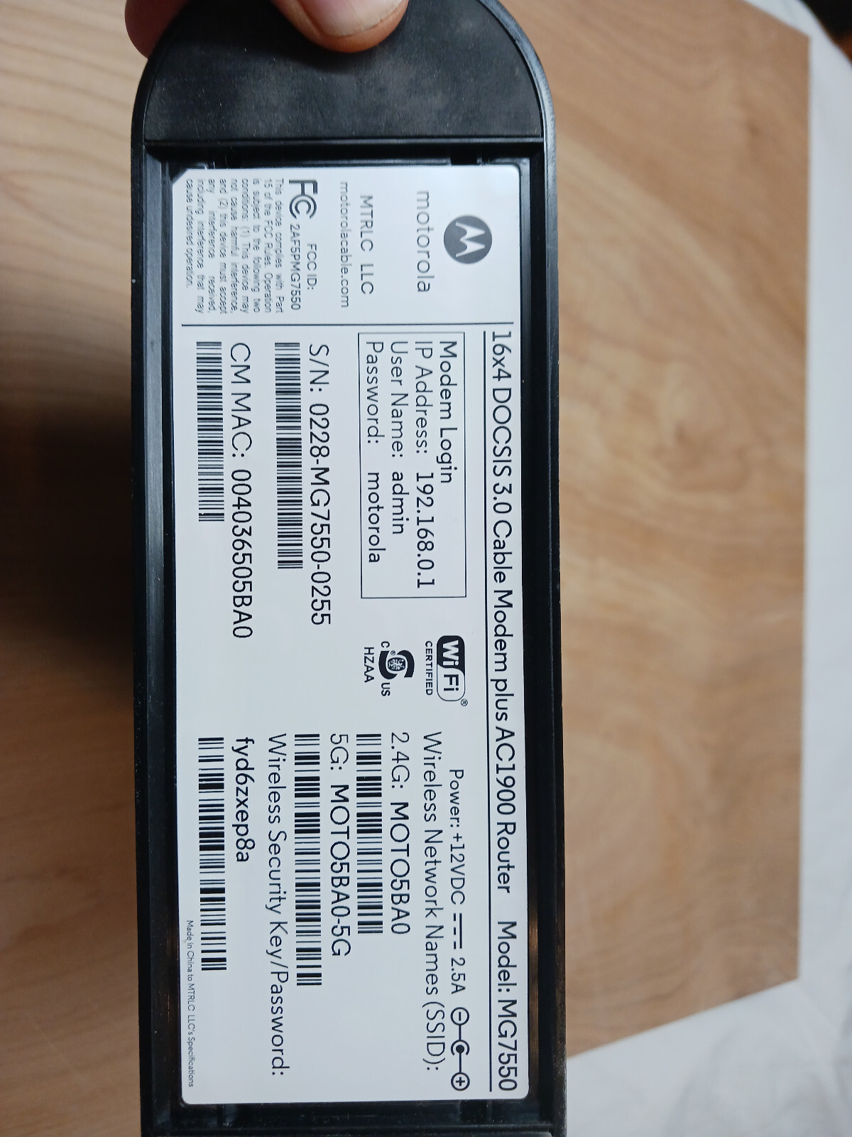 Motorola MG7550 16×4 DOCSIS 3.0 Cable Modem Plus AC1900 WiFi Router