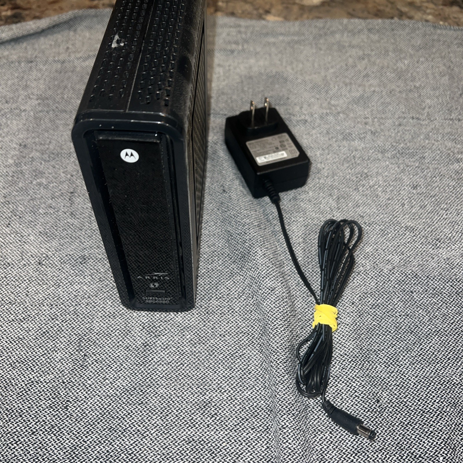 ARRIS SURFboard SBG6580 DOCSIS 3.0 Cable Modem/ Wi-Fi N300 2.4Ghz + N300 5GHz W2
