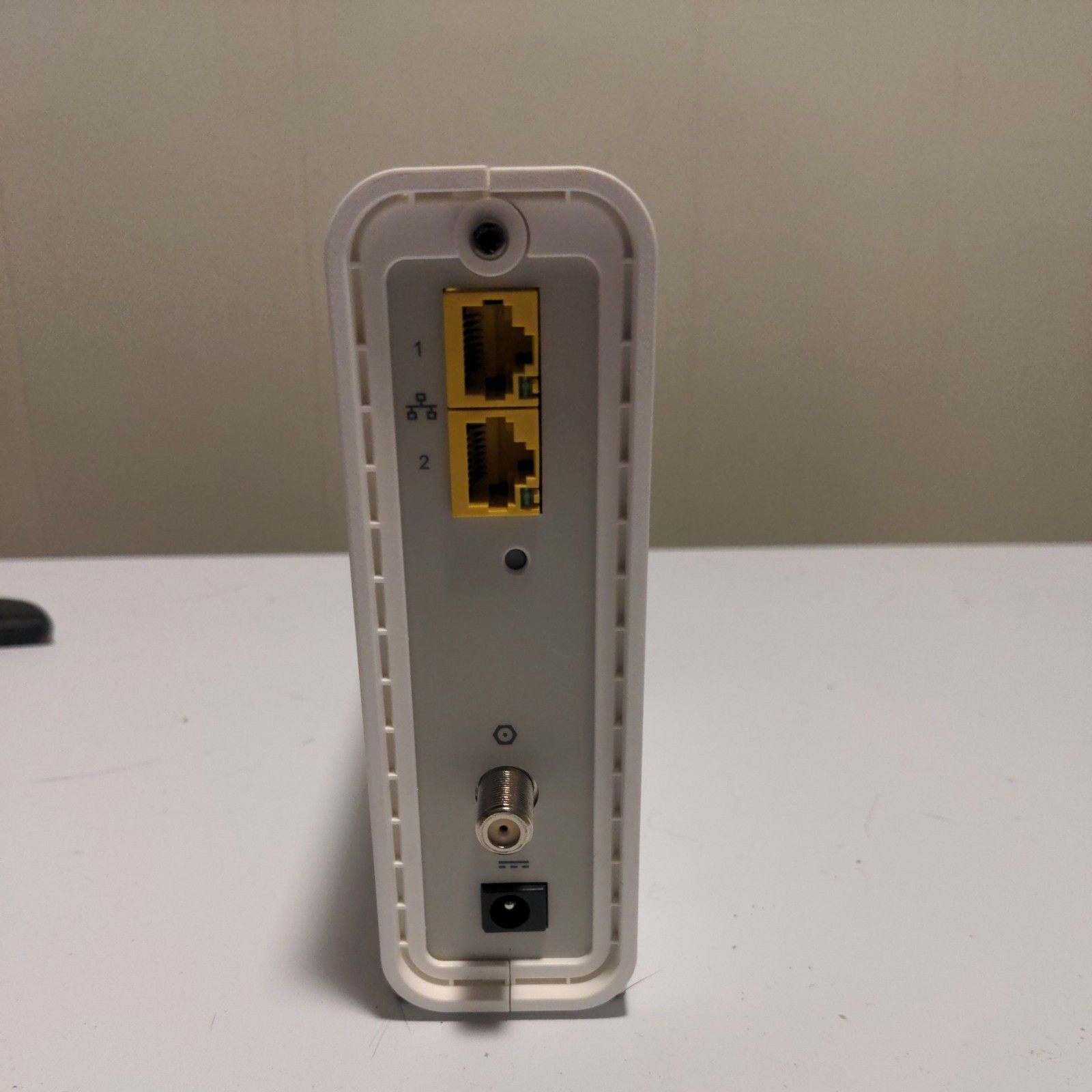 **OPEN BOX** ARRIS Surfboard SB8200 DOCSIS 3.1 Modem (No Onboard Wifi)