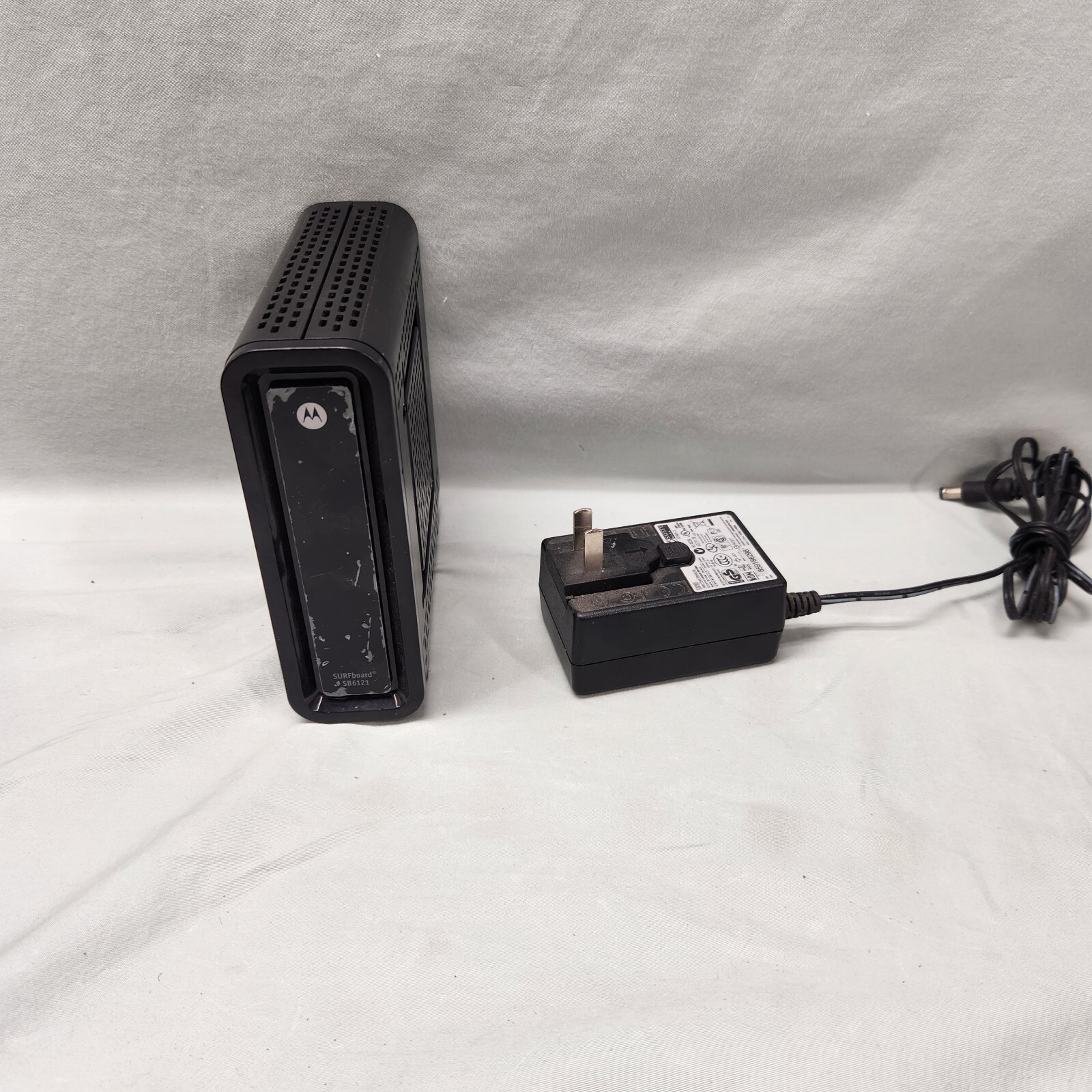 ARRIS SURFboard Cable Modem Router w/ Power Cable – Model SB6121 – Black