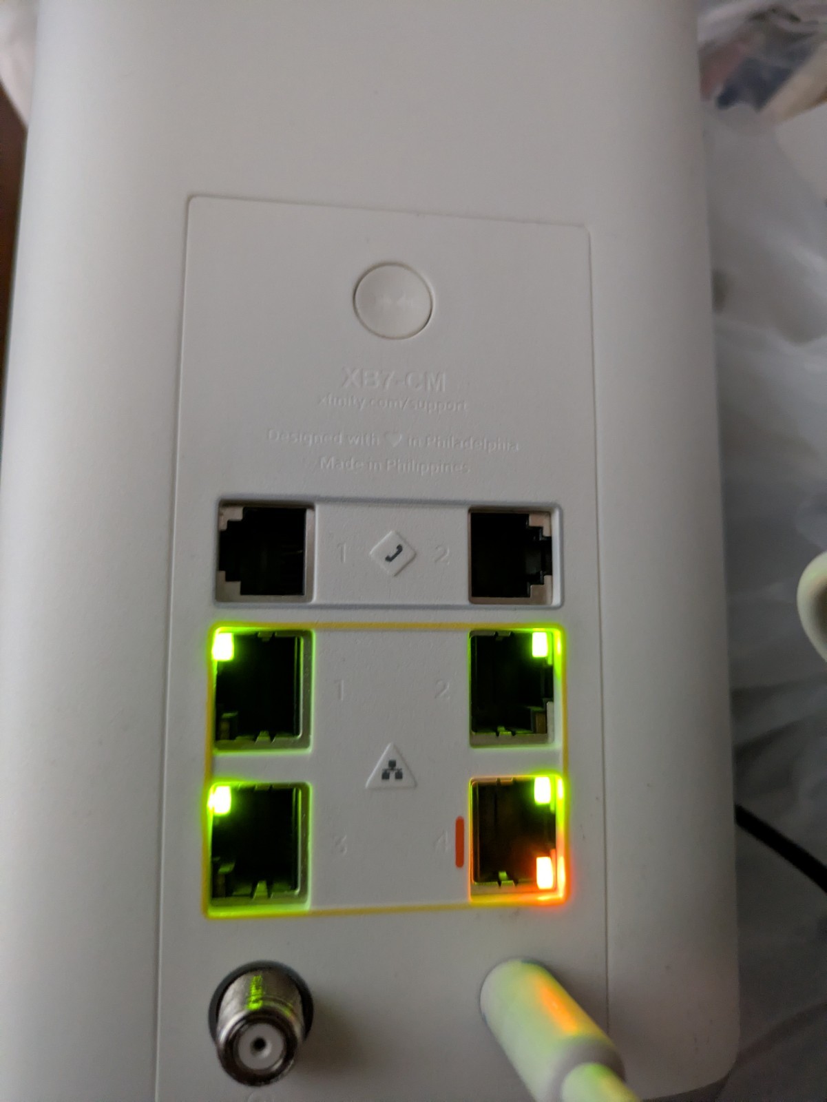 Xfinity XB7-CM WiFi Cable Modem Router Gateway – Powers On – With Power Adapter