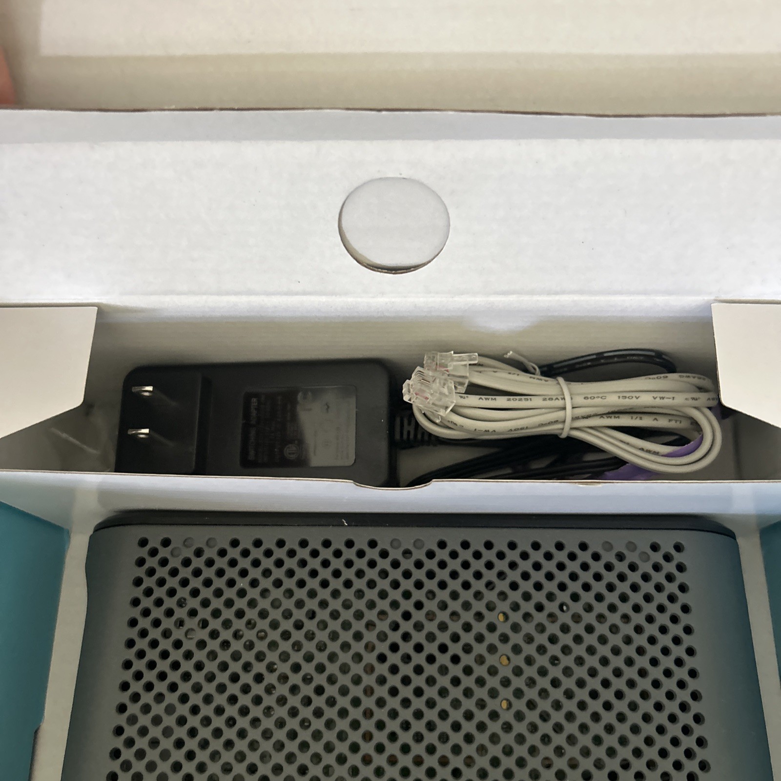 Motorola 24×8 Cable Modem + AC1900 WiFi Router + 2 Phone Line — EXCELLENT SHAPE