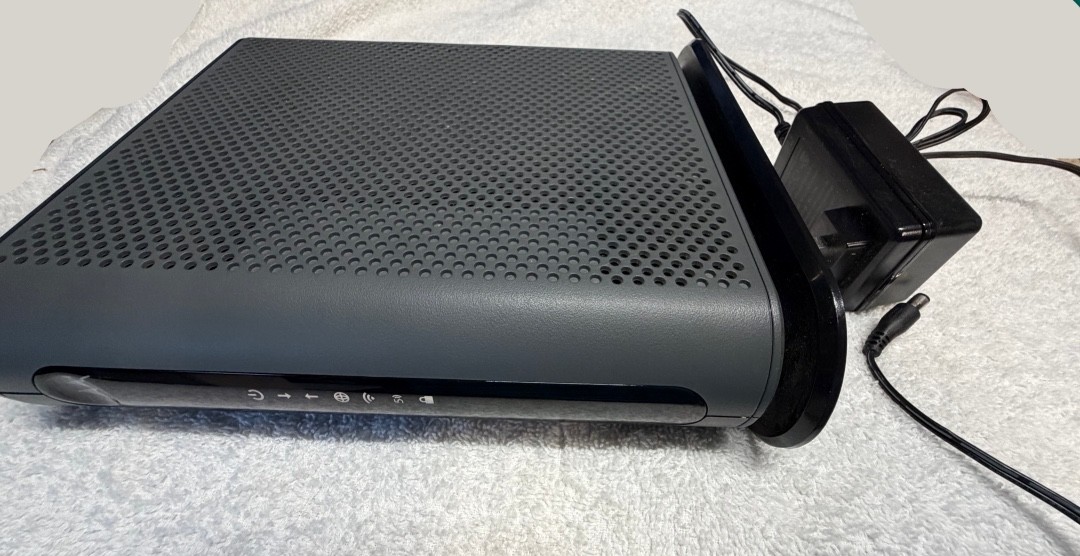 Motorola 24 x 8 cable modem plus AC 1900 router, model MG7700 VGC