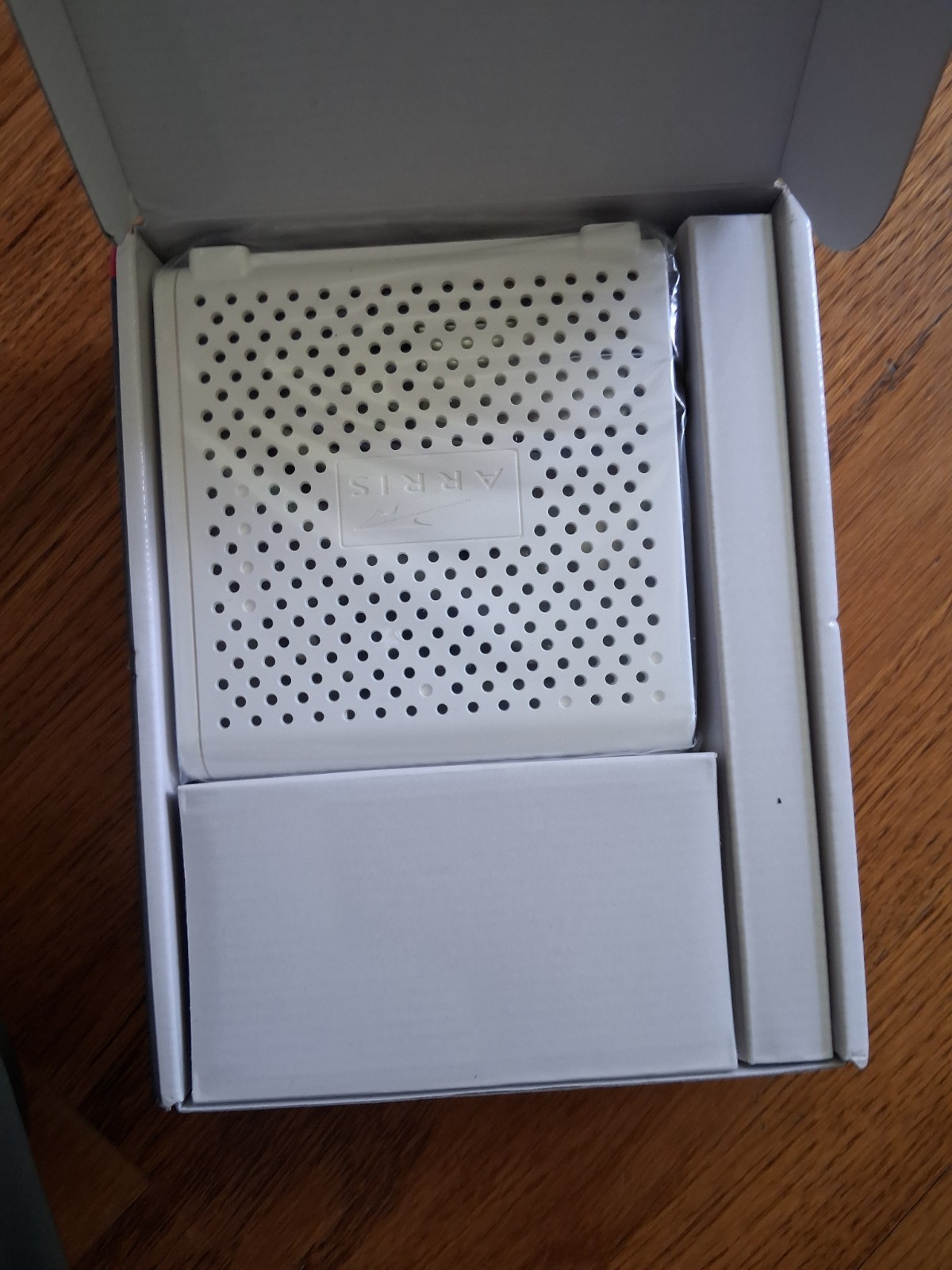 New Never Used ARRIS SB6183 686 Mbps Cable Modem, White – 59243200300