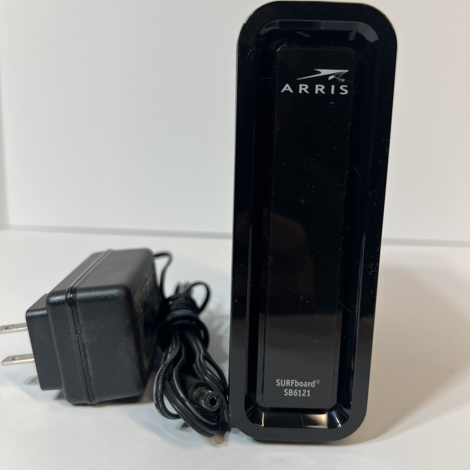 Arris Surfboard SB6121 Cable Modem High Speed Internet with CHARGING CABLE