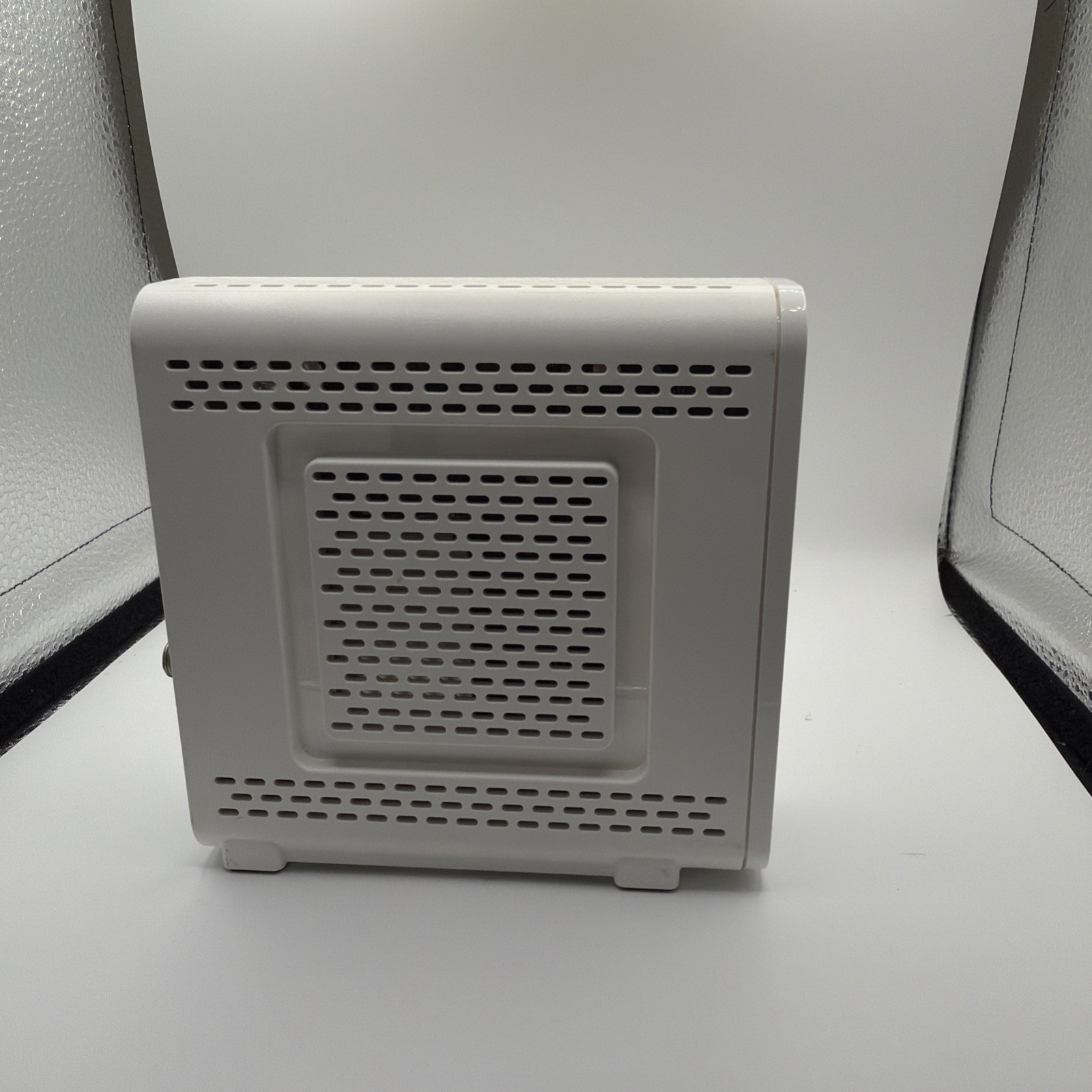 ARRIS Surfboard SB6190 Cable Modem White Up to 1 Gbps 32×8 Chan w/ Power Adapter