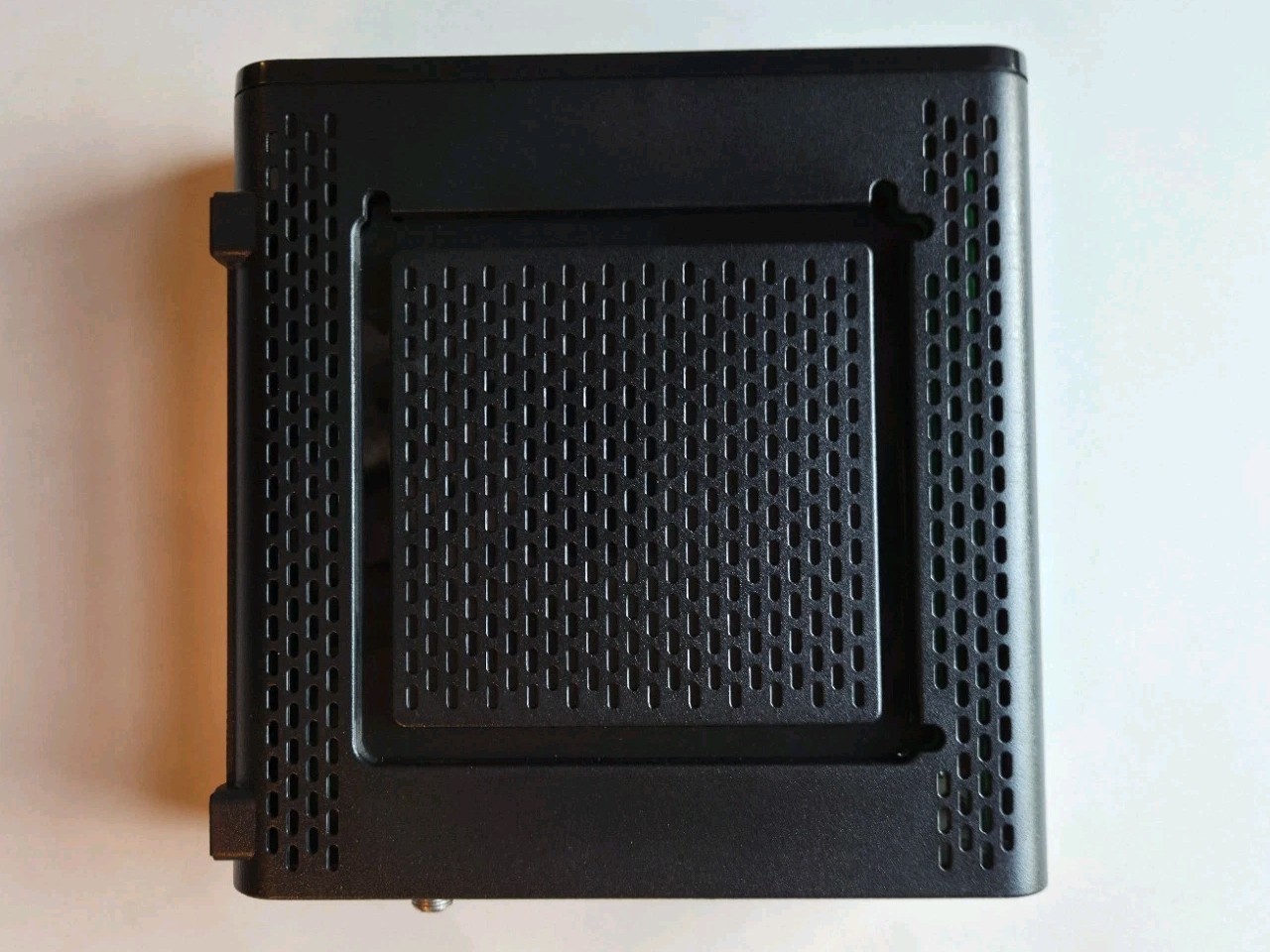 NEW Motorola ARRIS SURFboard SBG6580 DOCSIS 3 Cable Modem and Wi-Fi Router N300