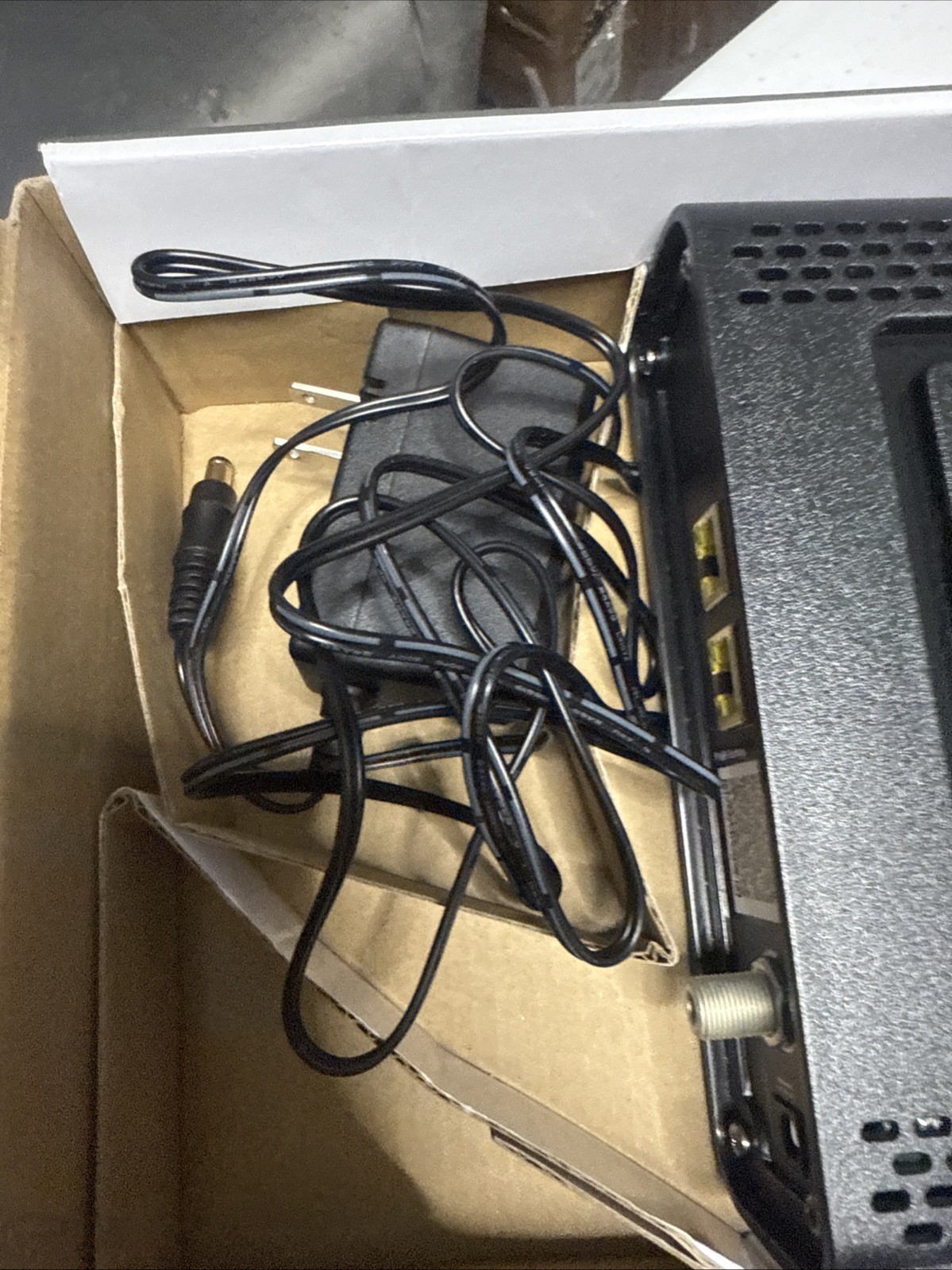 ARRIS SURFboard SBG10 DOCSIS 3.0 Cable Modem & AC1600 Wi-Fi (ONLY FOR PARTS)