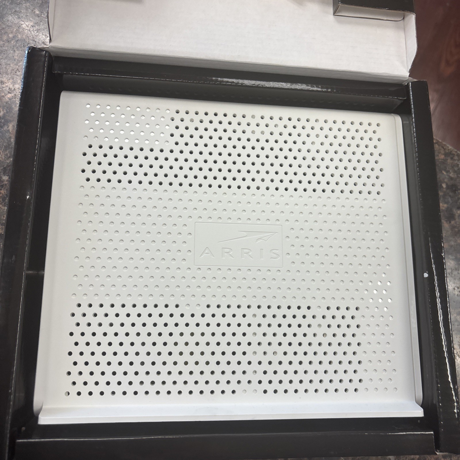ARRIS SURFboard SBG6900AC Docsis 3.0 Cable Modem & AC1900 Wi-Fi Router in Box