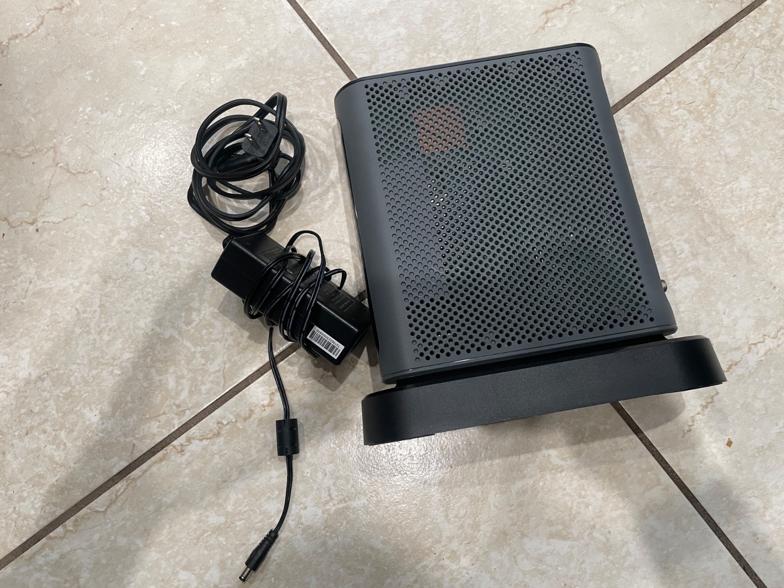 Motorola MT7711 Dual Band AC1900 Cable Modem and Wi-Fi Gigabit Router