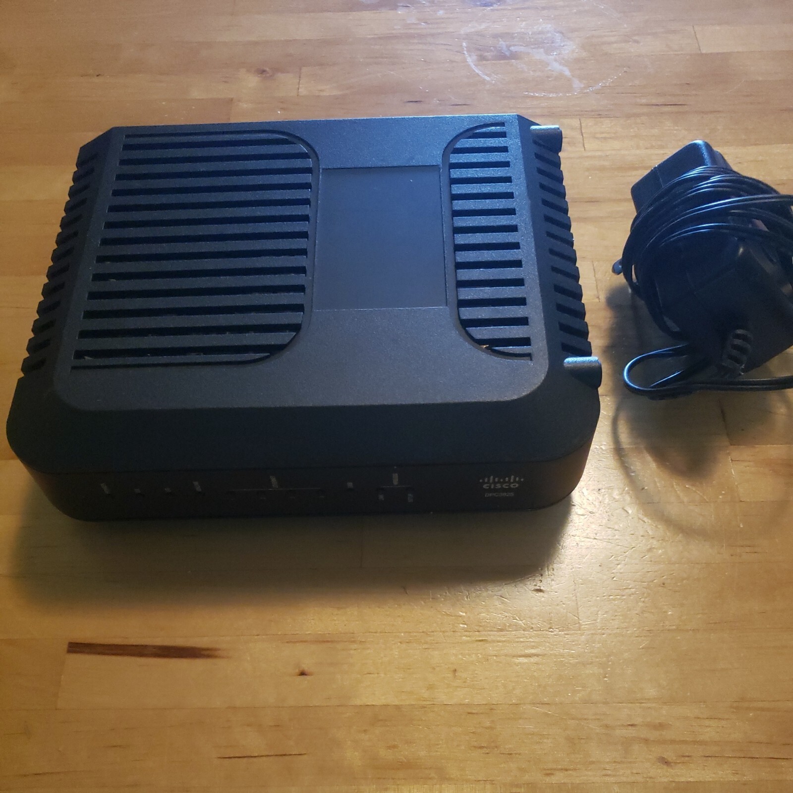 Cisco DPC3825 4 Port DOCSIS 3.0 Gateway LAN Wireless Modem Router w/ Adapter
