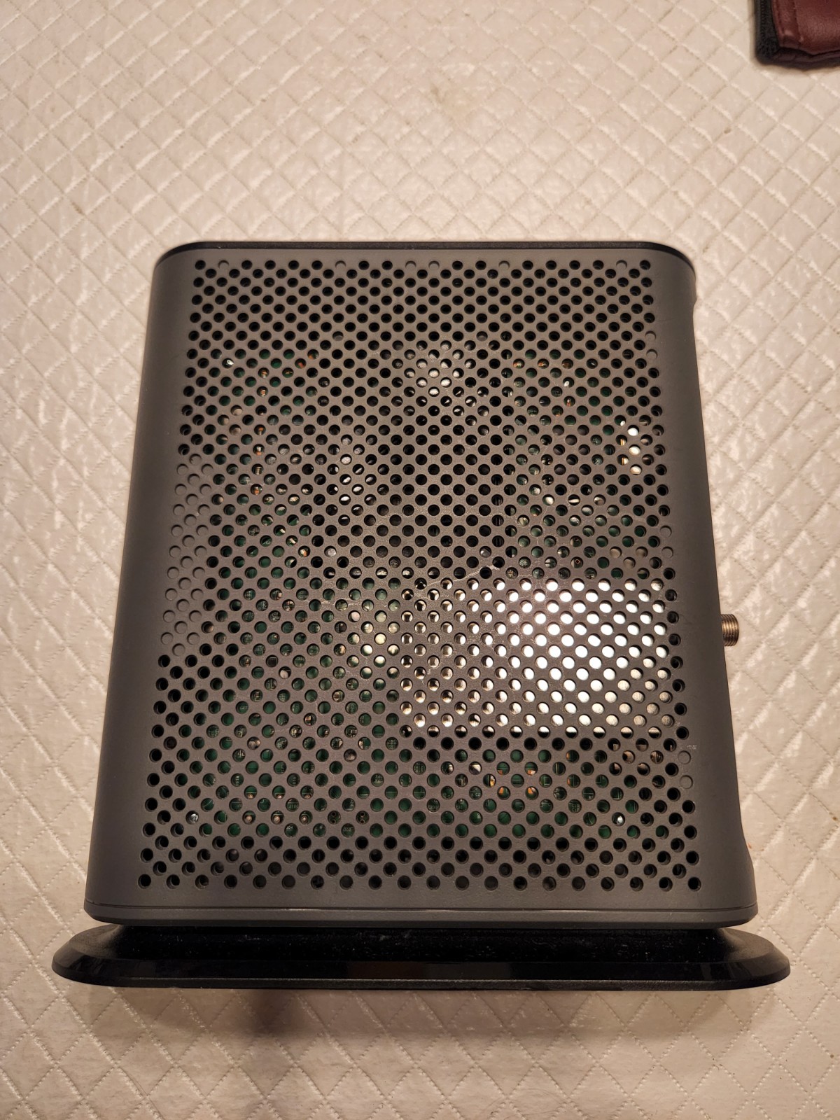 Motorola MB8611 DOCSIS 3.1 Cable Modem 2.5 Gbps Ethernet Port Black MB8611-30
