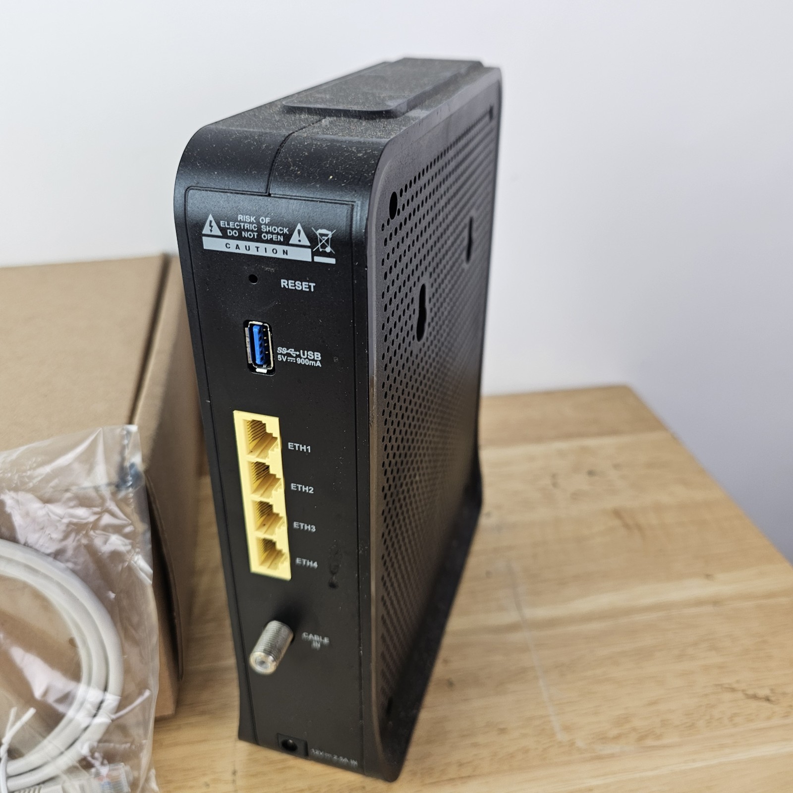 EVO3000GW: Wi-Fi 5 DOCSIS 3.1 Gateway Black Cable Modem WIFI Router Used