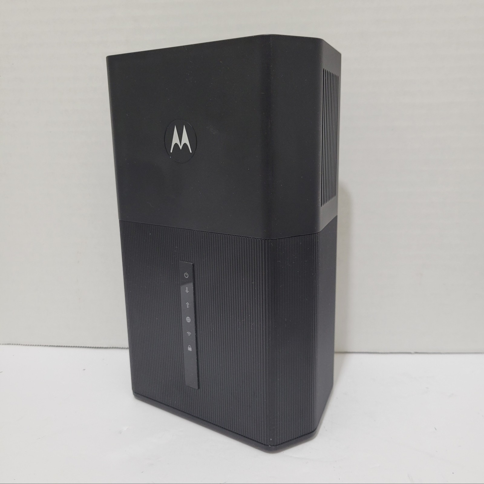 MOTOROLA MG8725 DOCSIS 3.1 AX6000 WIFI 6 MULIT-GIG 2 IN 1 CABLE MODEM ROUTER