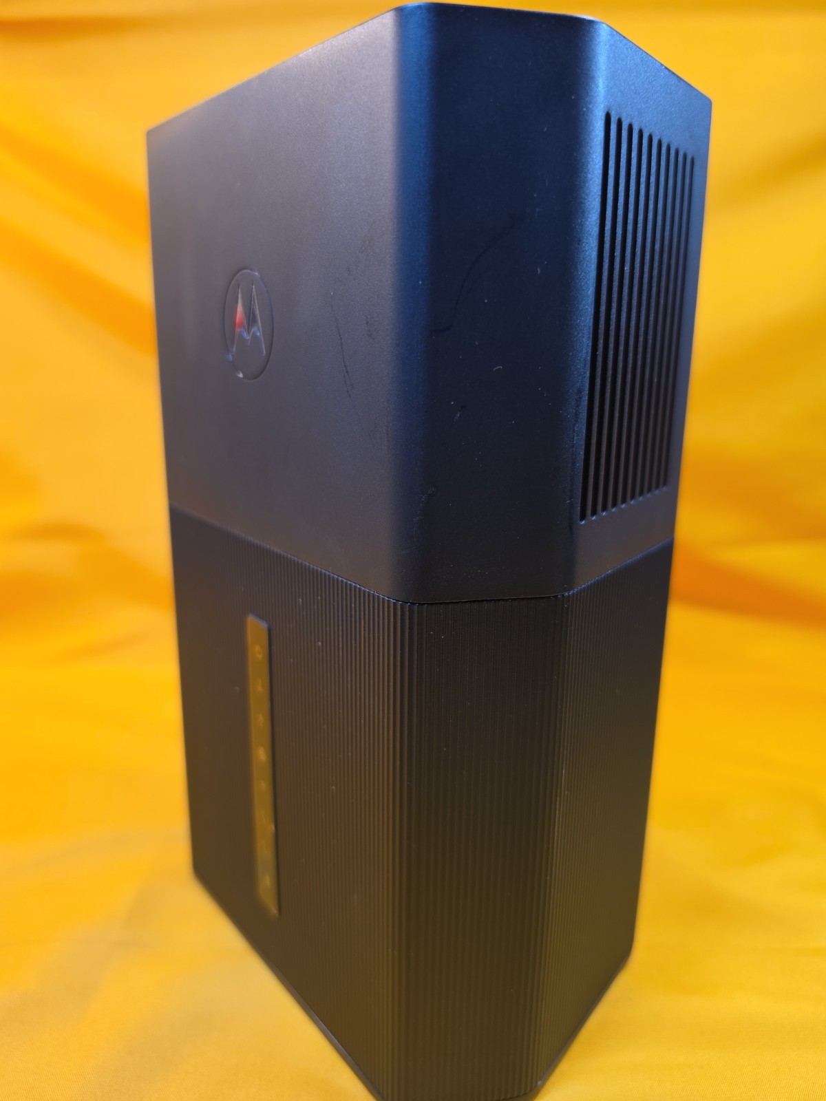 Motorola MT8733 DOCSIS 3.1 Cable Modem AX6000 WiFi 6 Router No Power Adapter