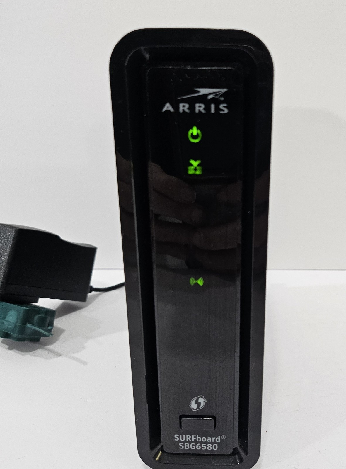 ARRIS SURFboard SBG 6580-G228 Cable Modem, Wi-Fi Router w/ cables and power cord