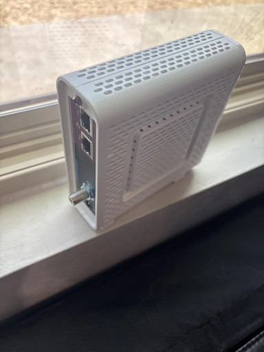 ARRIS SB8200 10 Gbps 2 Port Cable Modem White Great Condition