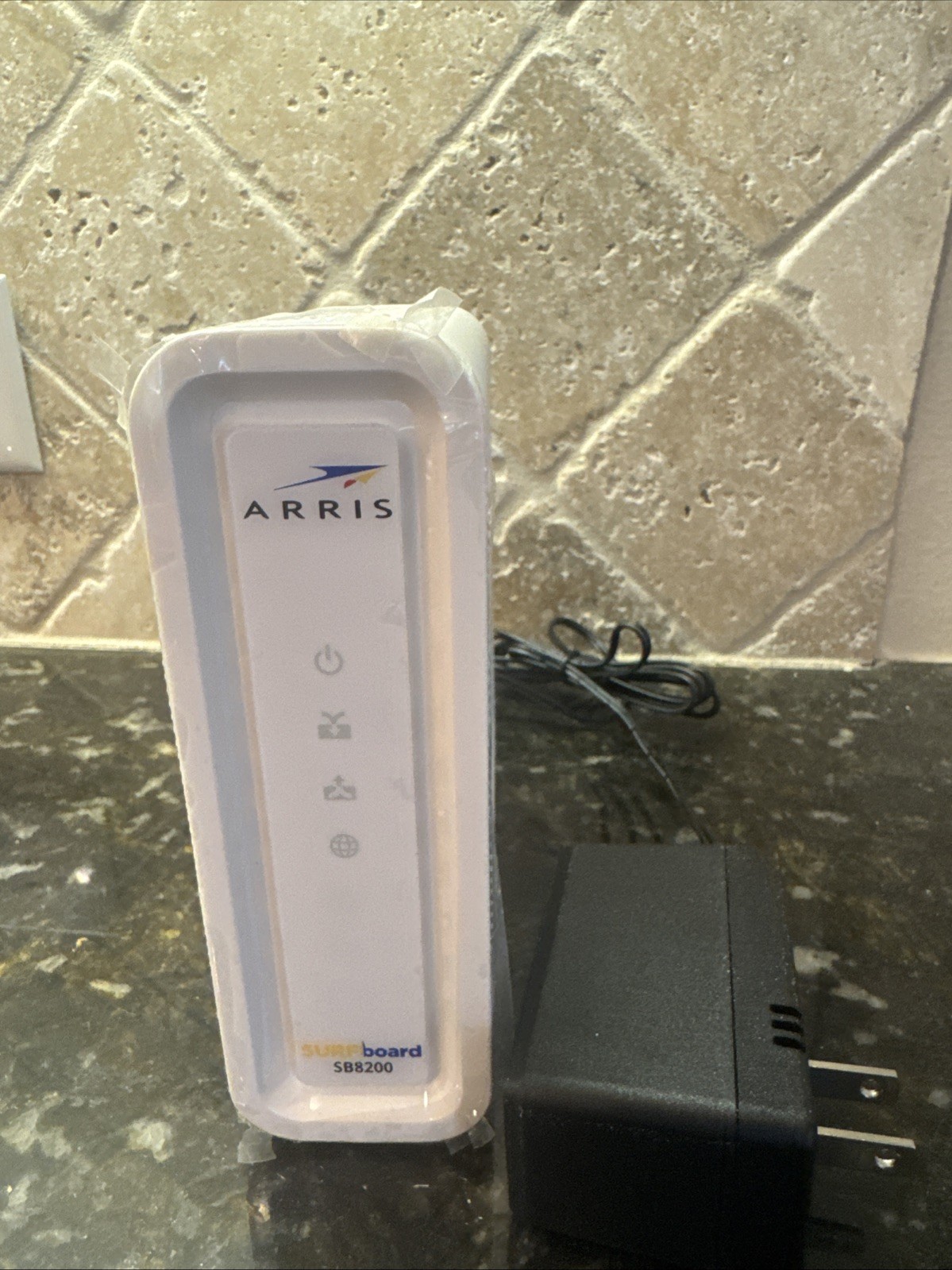 ARRIS SURFboard SB8200 DOCSIS 3.1 Cable Modem 2.0Gbps Dual Gigabit White