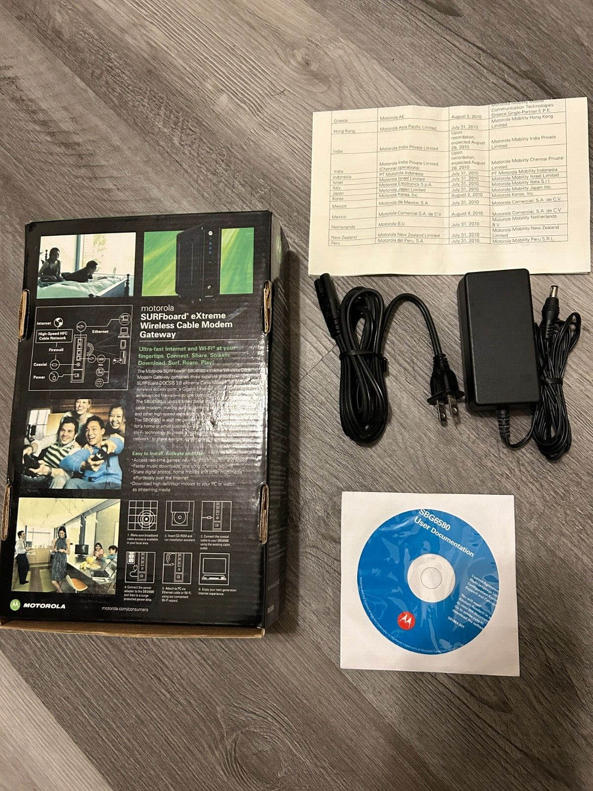 Motorola ARRIS SURFboard SBG6580 DOCSIS 3.0 Cable Modem w/ Built-in Wi-Fi Router