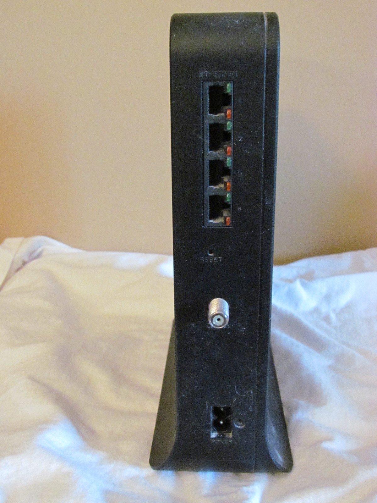 Used Ubee DDW36C Wireless Cable Modem Router w/power cord