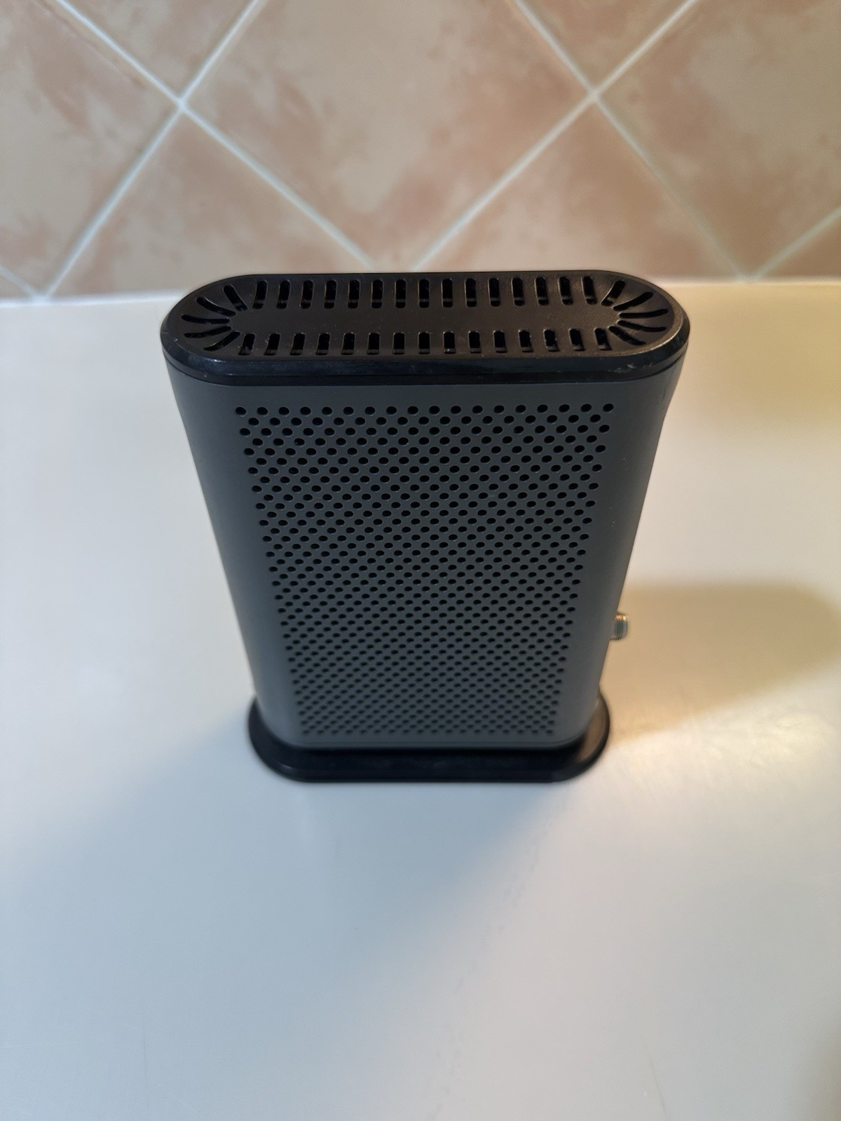 Motorola MB7220 DOCSIS 3.0 Cable Modem 8×4 Gigabit Ethernet Tested Used