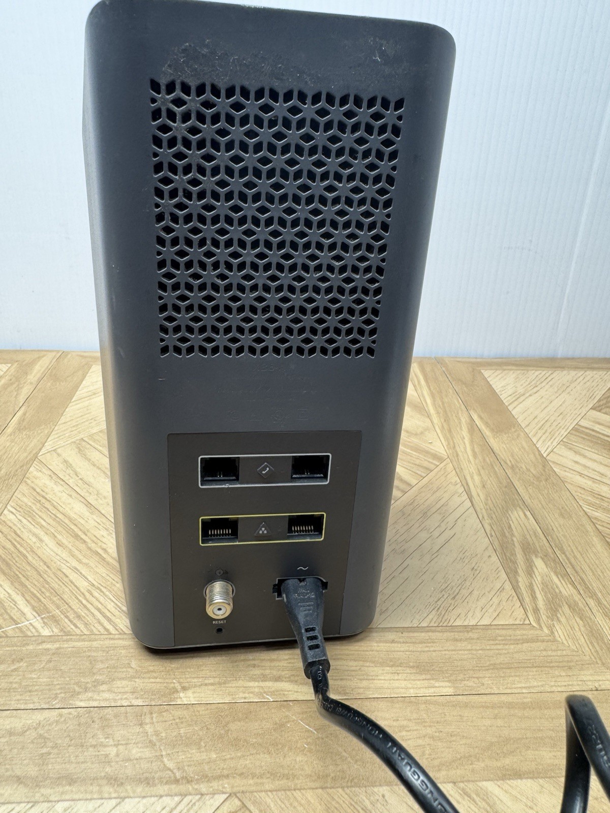 Xfinity Modem (Lightly Used) TG02DCW3482P2CT
