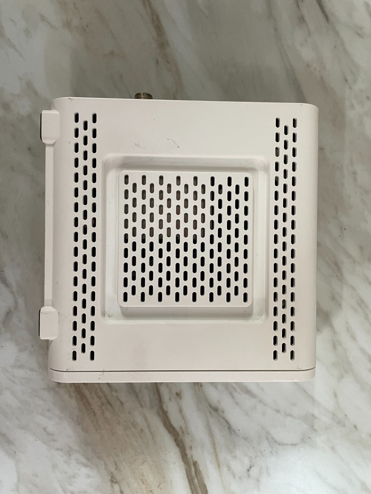 ARRIS Surfboard DOCSIS 3.0 Cable Modem White SB6190RB