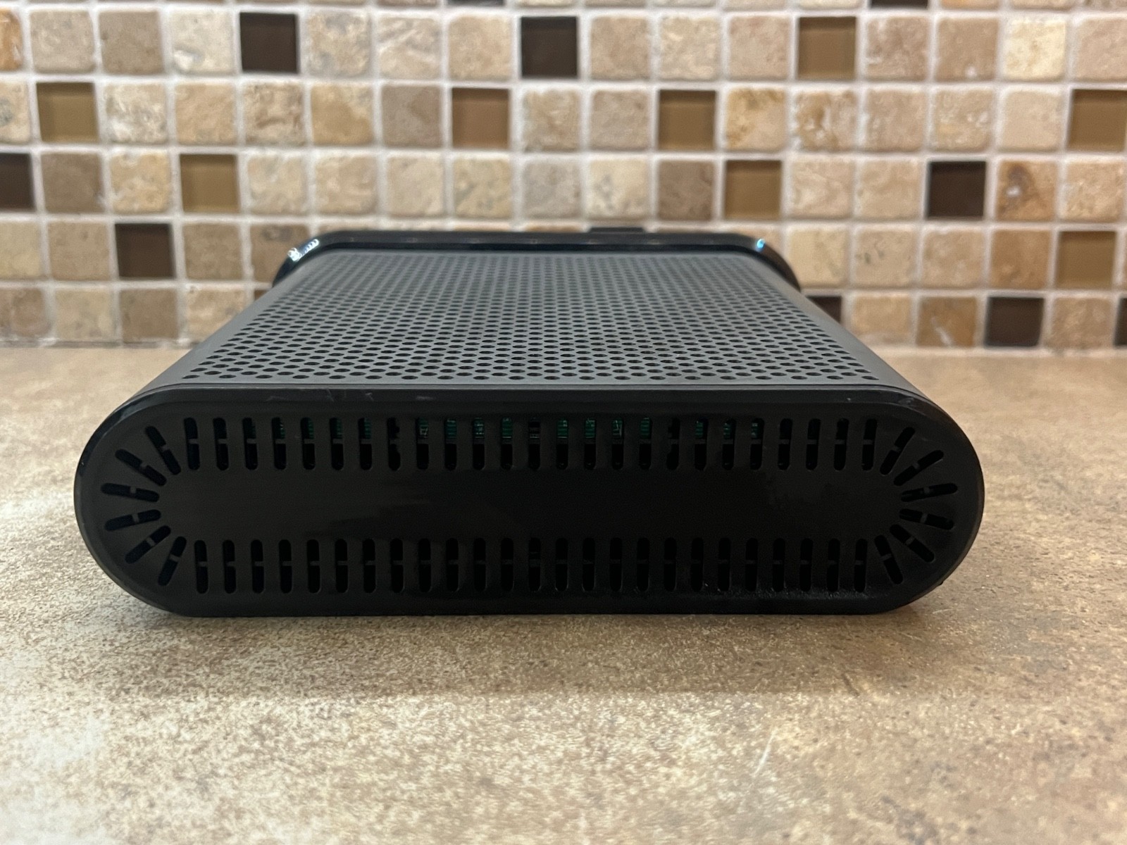 Motorola MB8611 DOCSIS 3.1 Cable Modem 2.5 Gbps Ethernet Port Black MB8611-30